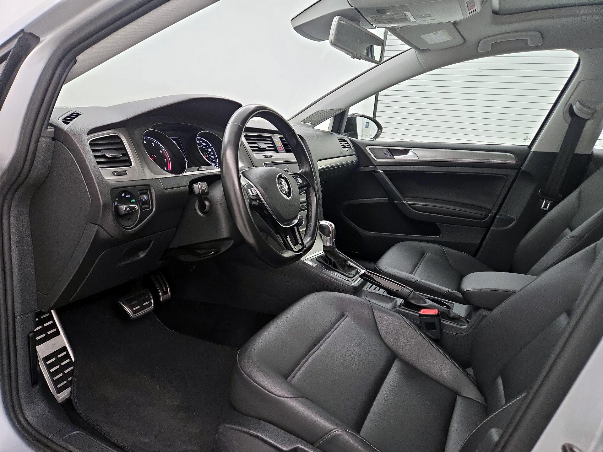 Thumbnail: 2016 Volkswagen Golf - 11