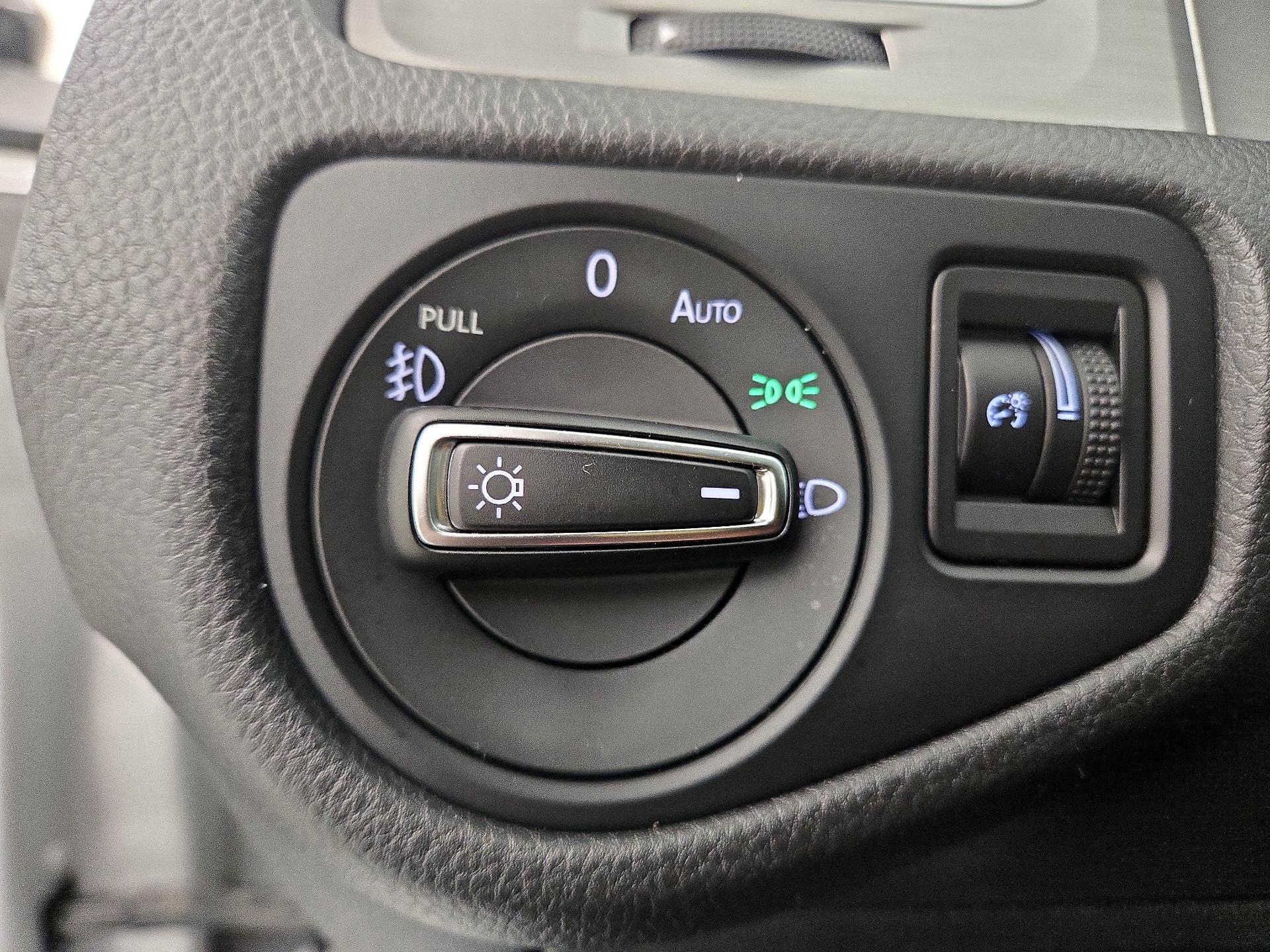 Thumbnail: 2016 Volkswagen Golf - 13