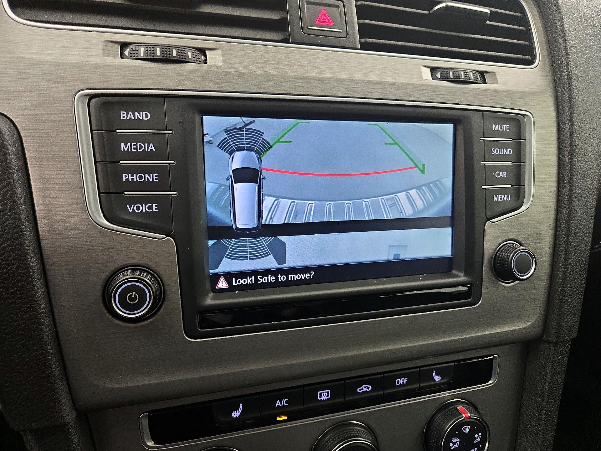 Thumbnail: 2016 Volkswagen Golf - 14