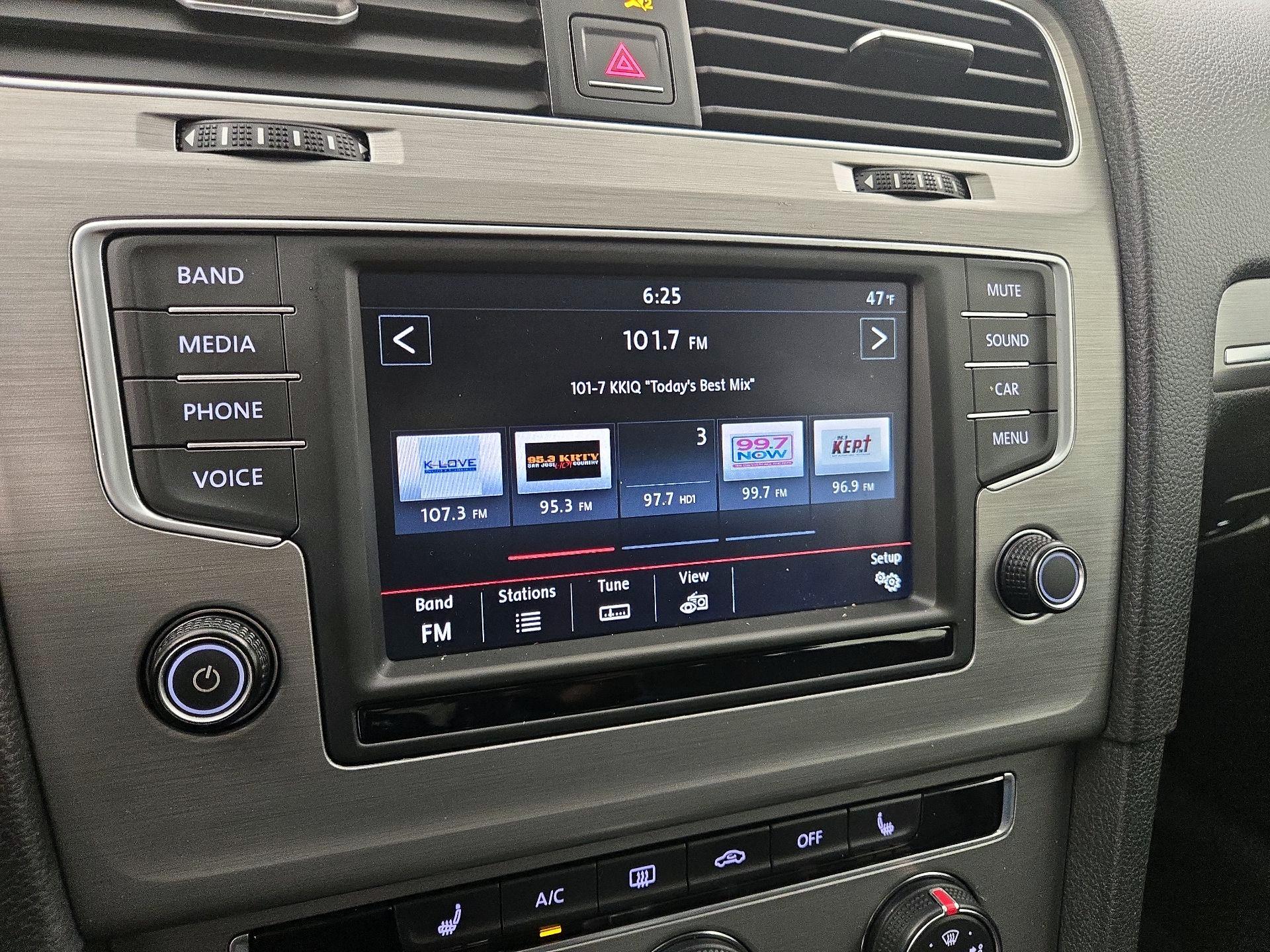 Thumbnail: 2016 Volkswagen Golf - 15