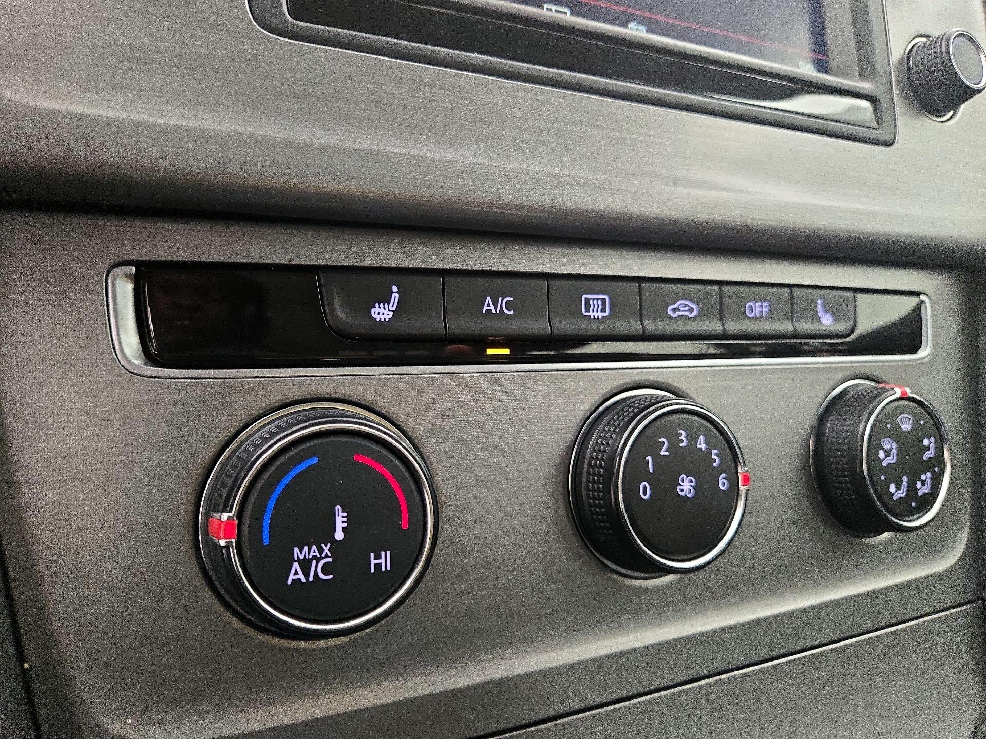 Thumbnail: 2016 Volkswagen Golf - 16