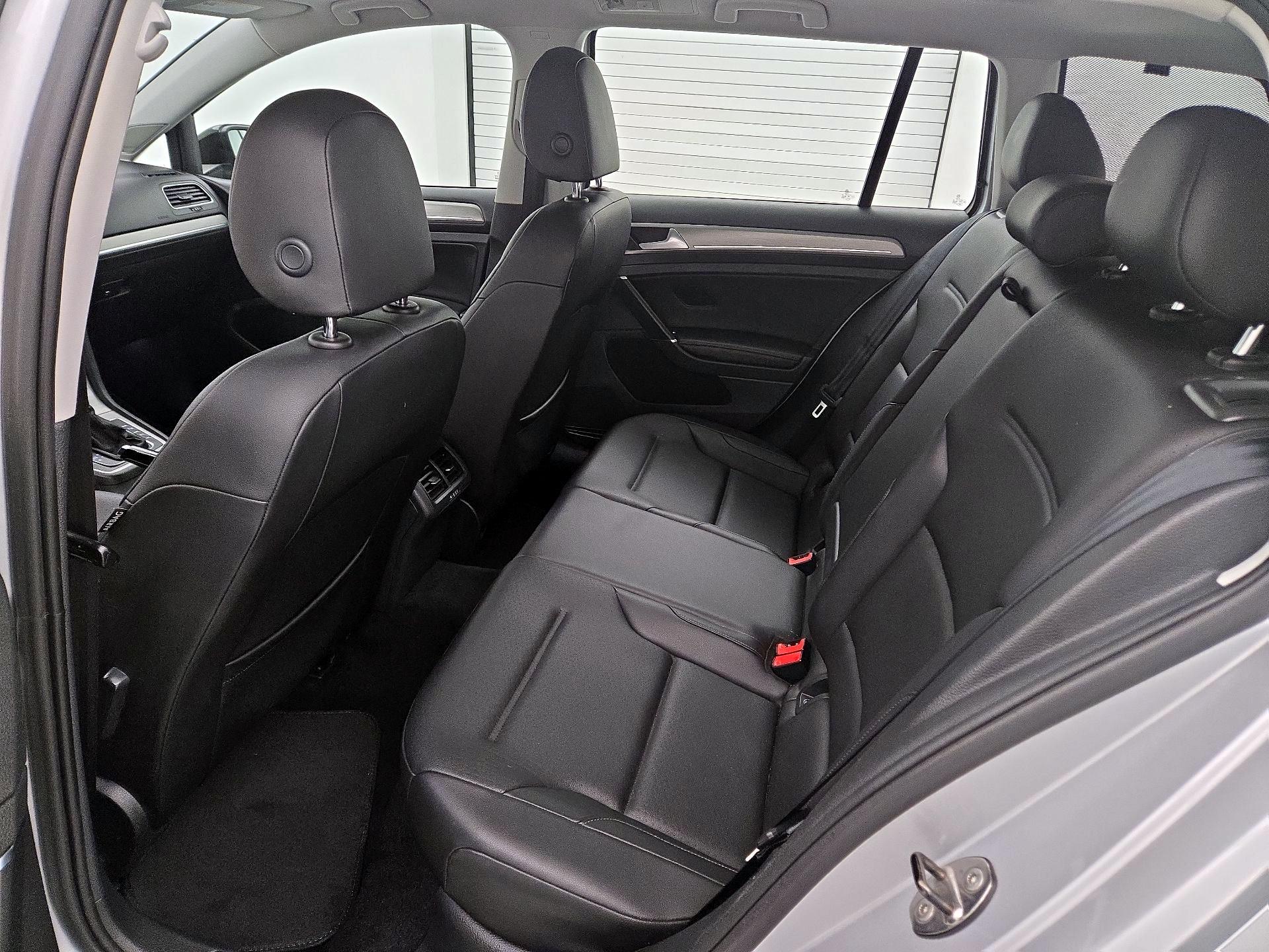 Thumbnail: 2016 Volkswagen Golf - 18