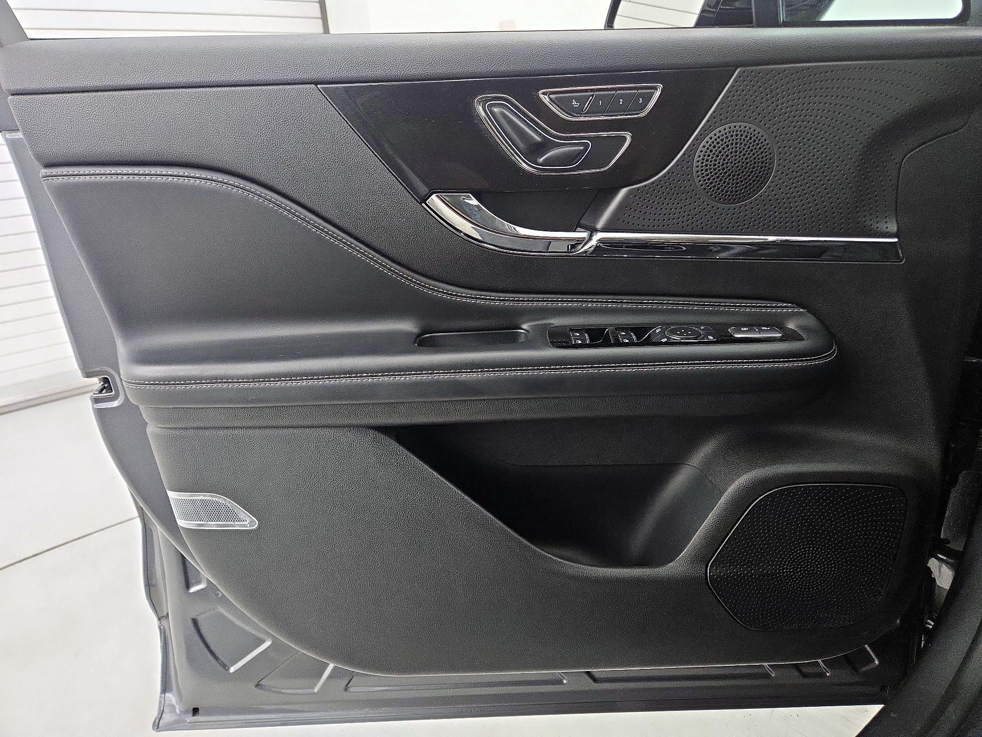 Thumbnail: 2023 Lincoln Corsair - 12