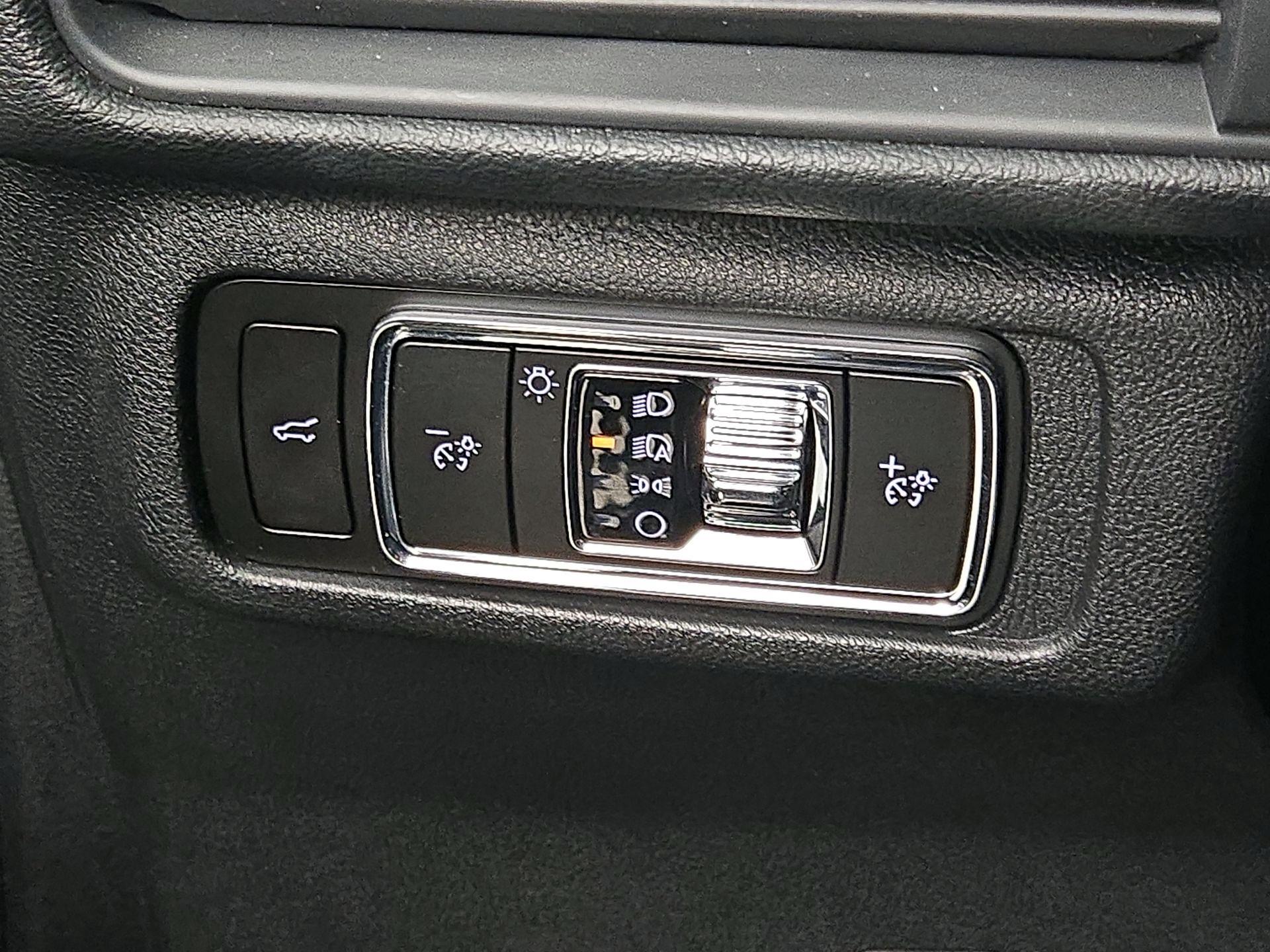 Thumbnail: 2023 Lincoln Corsair - 13