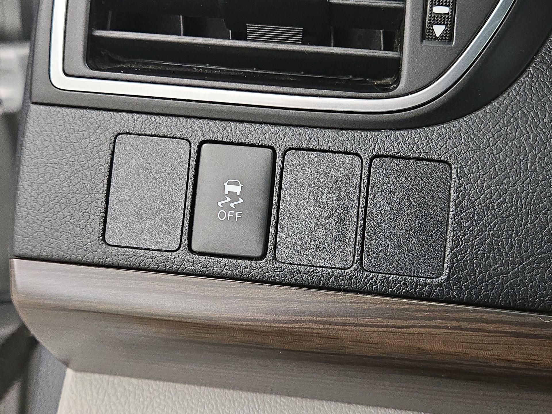 Thumbnail: 2017 Toyota Camry - 13