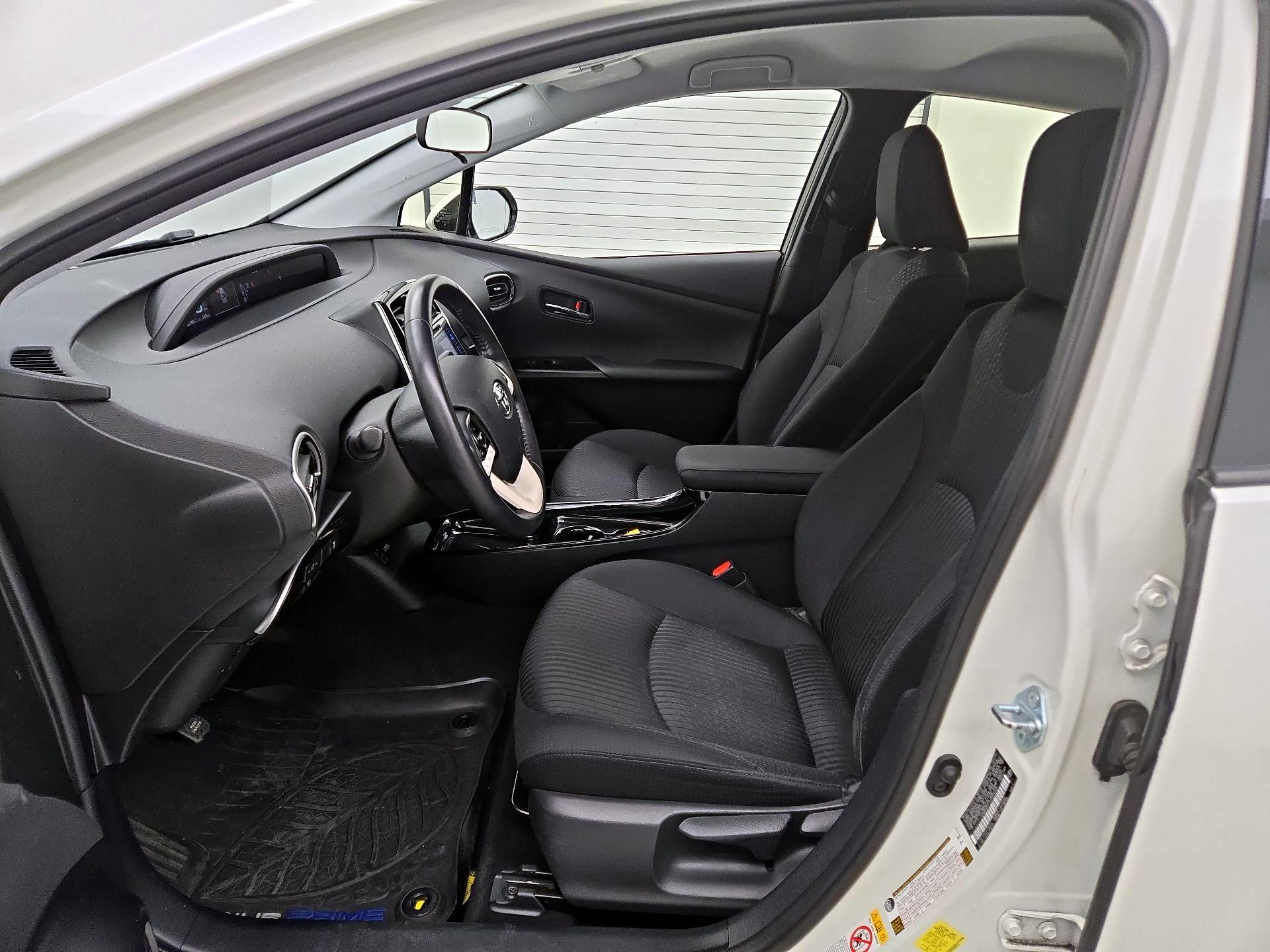 Thumbnail: 2018 Toyota Prius Prime - 11