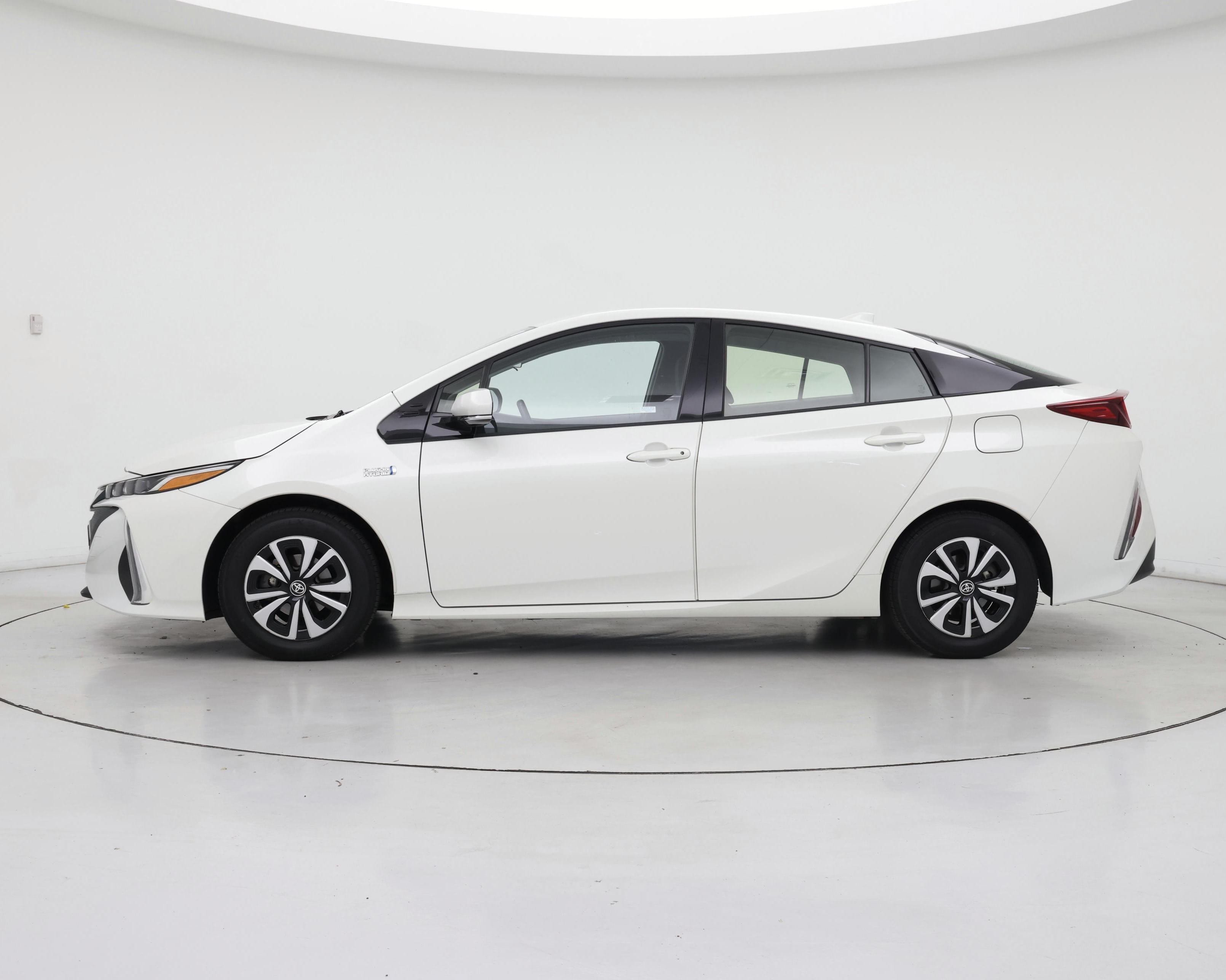 Thumbnail: 2018 Toyota Prius Prime - 3