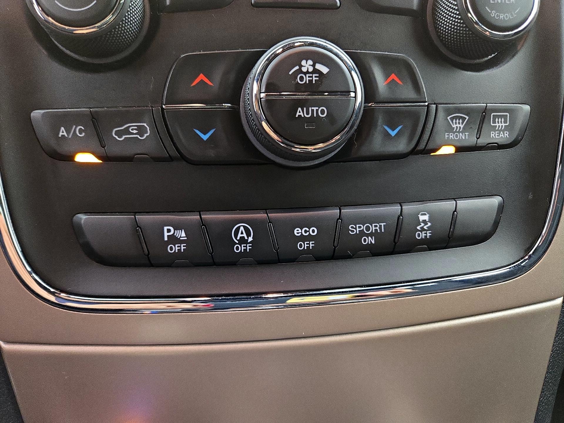 Thumbnail: 2017 Jeep Grand Cherokee - 16