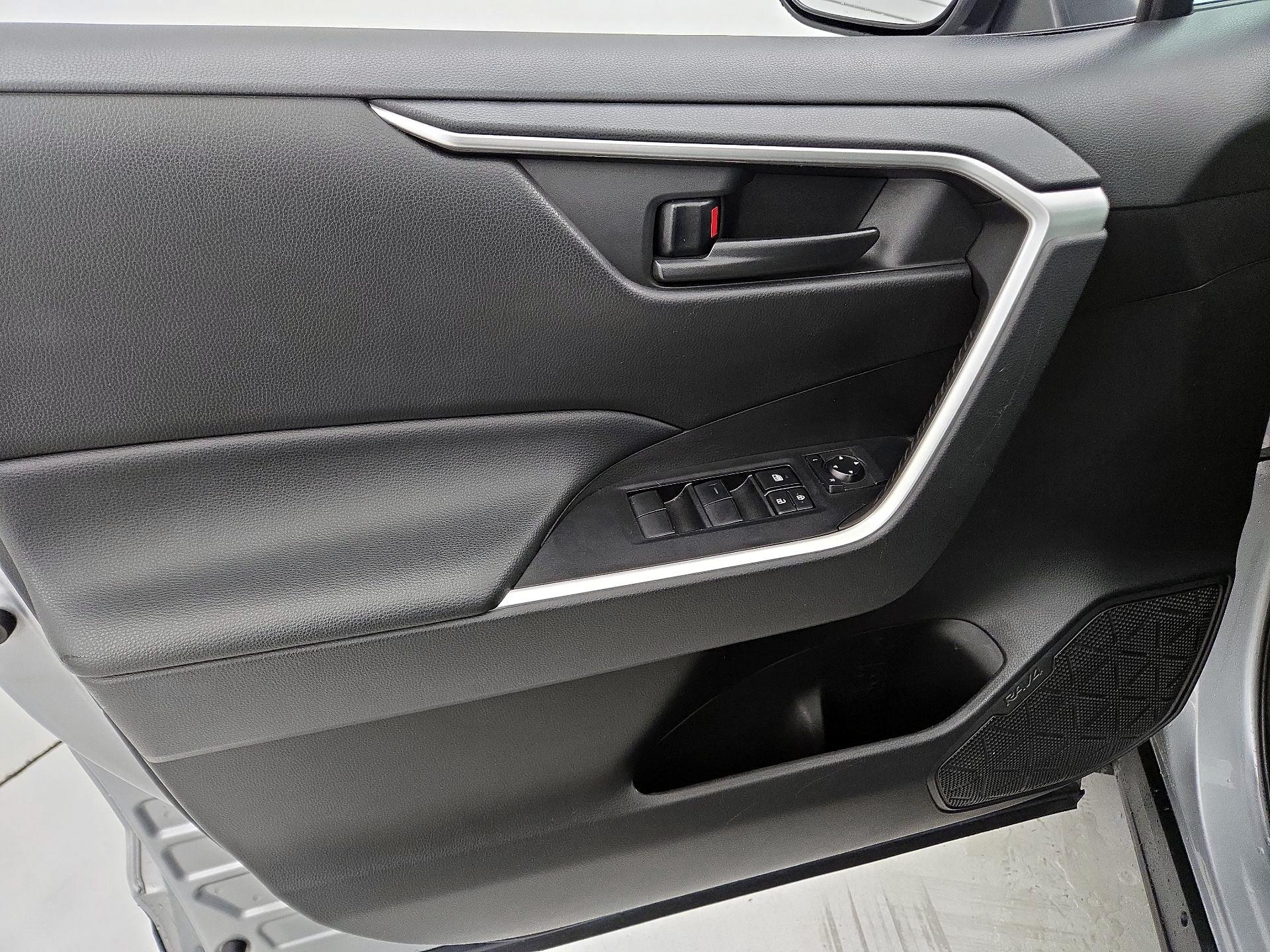 Thumbnail: 2022 Toyota RAV4 - 12