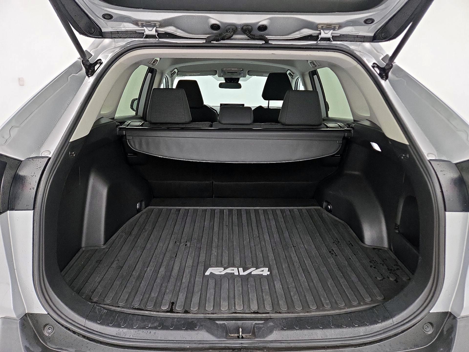 Thumbnail: 2022 Toyota RAV4 - 20