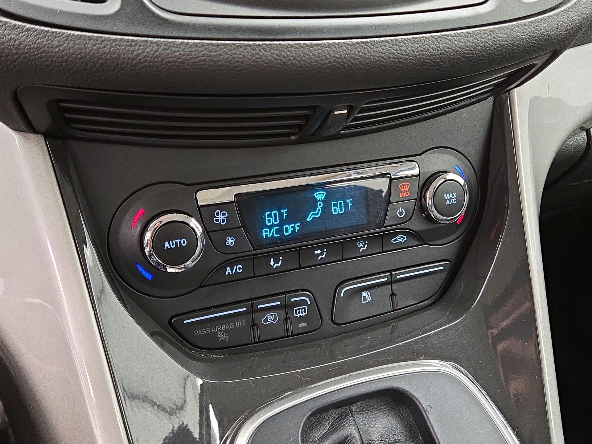 Thumbnail: 2015 Ford C-Max - 15