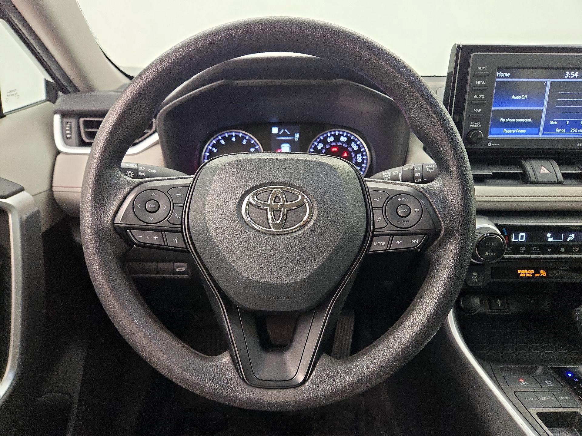 Thumbnail: 2022 Toyota RAV4 - 10