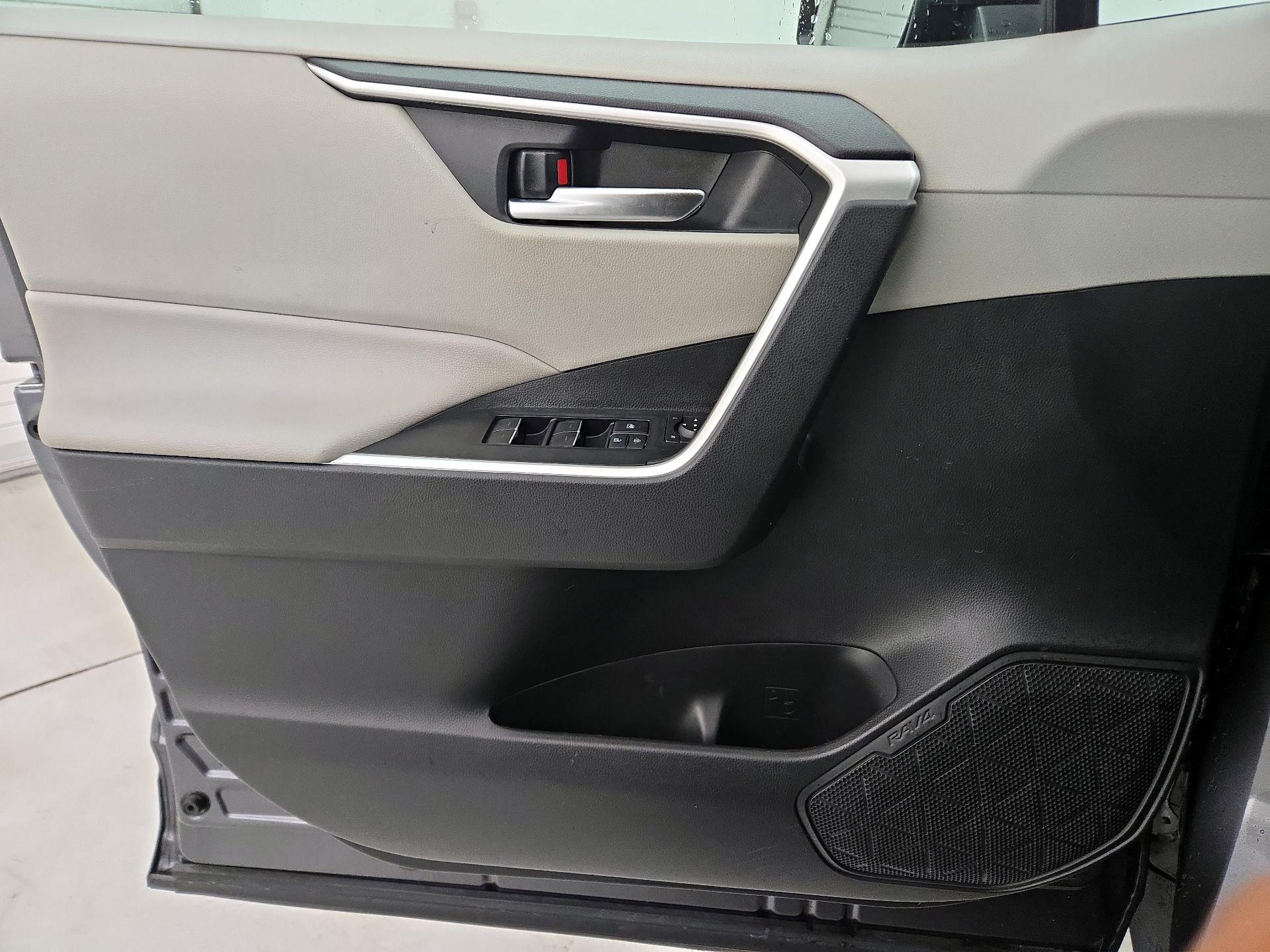 Thumbnail: 2022 Toyota RAV4 - 12