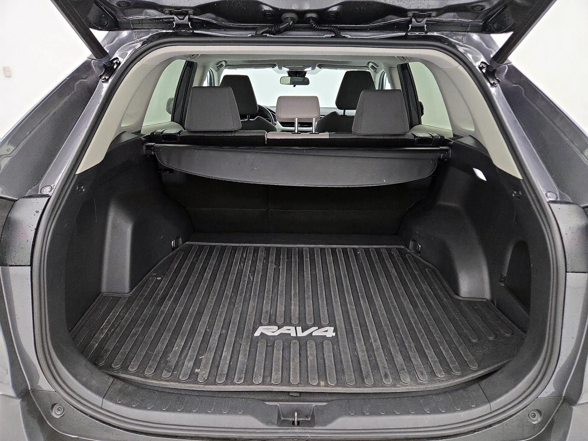 Thumbnail: 2022 Toyota RAV4 - 19