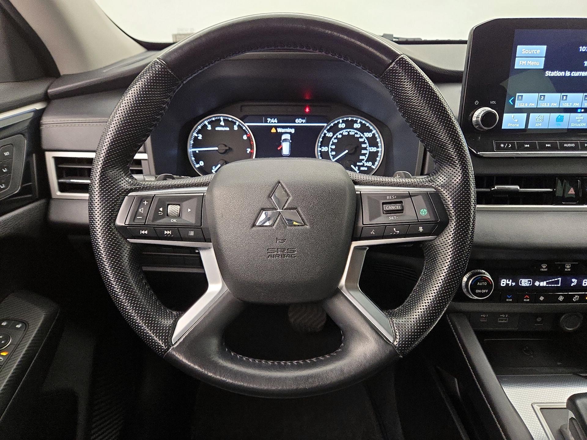 Thumbnail: 2022 Mitsubishi Outlander - 10