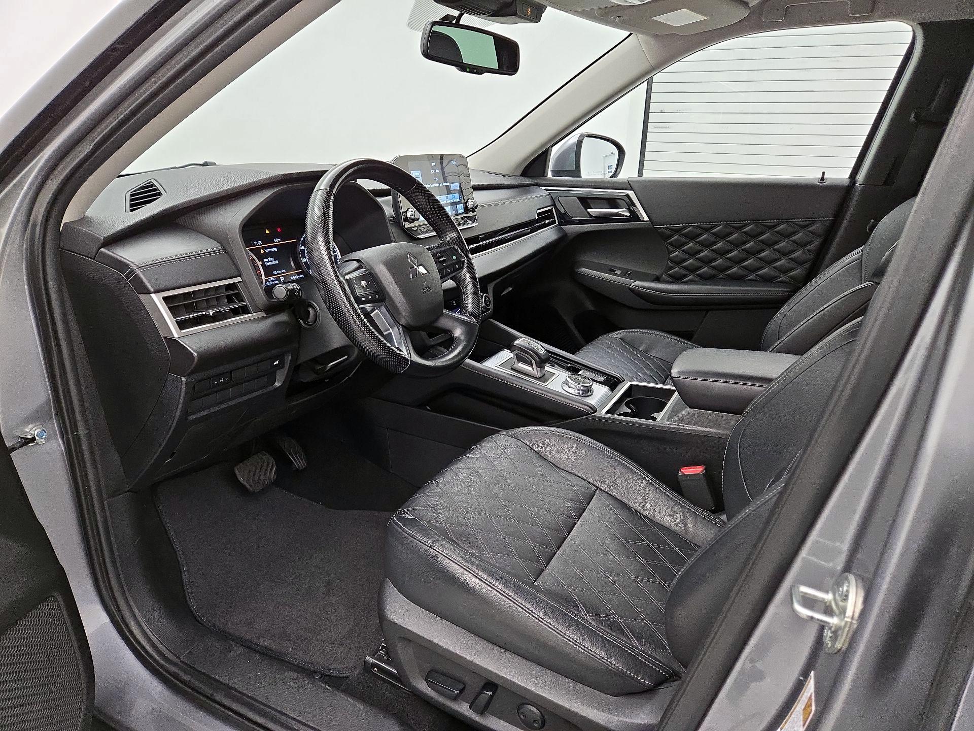 Thumbnail: 2022 Mitsubishi Outlander - 11