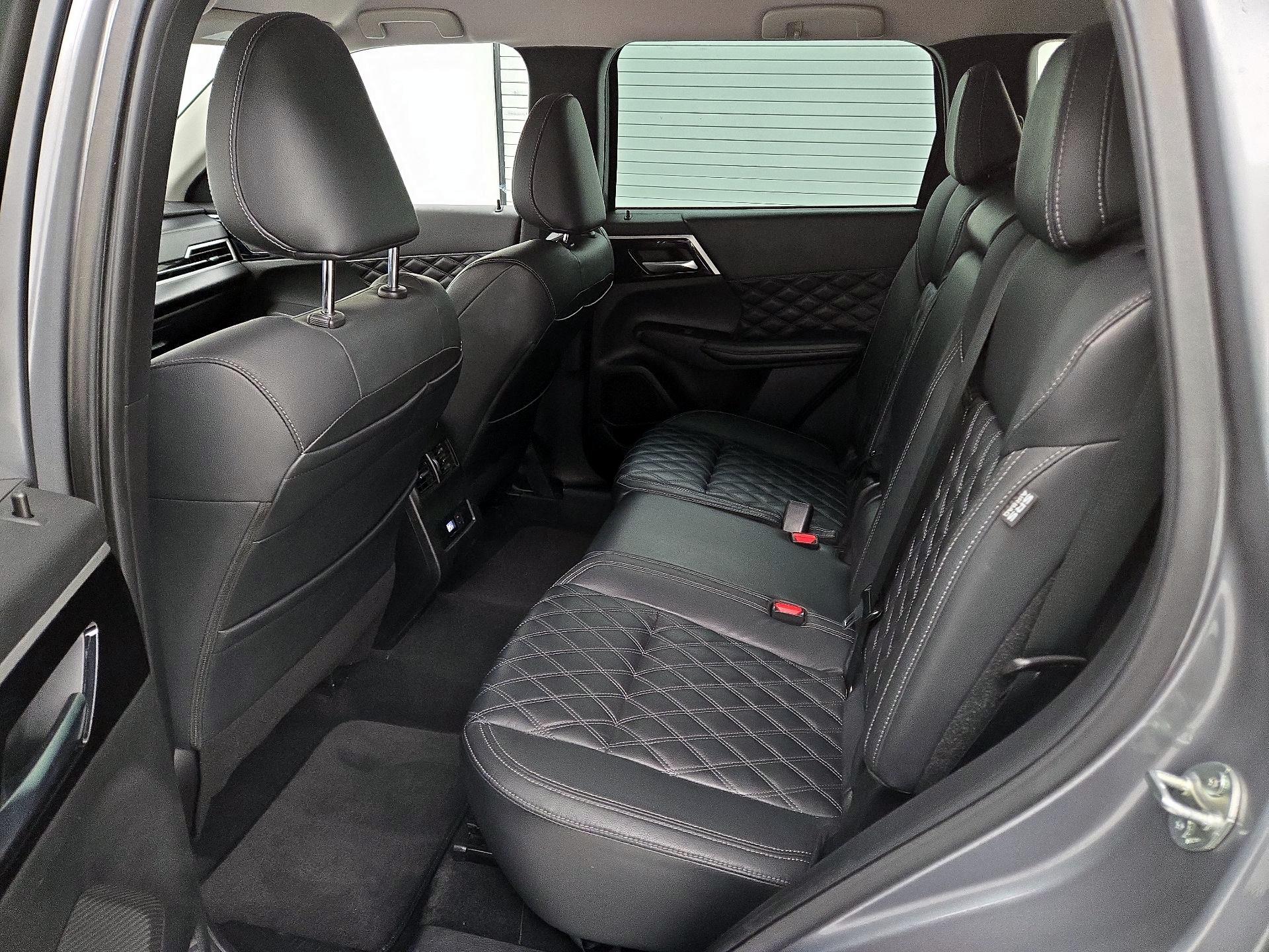 Thumbnail: 2022 Mitsubishi Outlander - 17