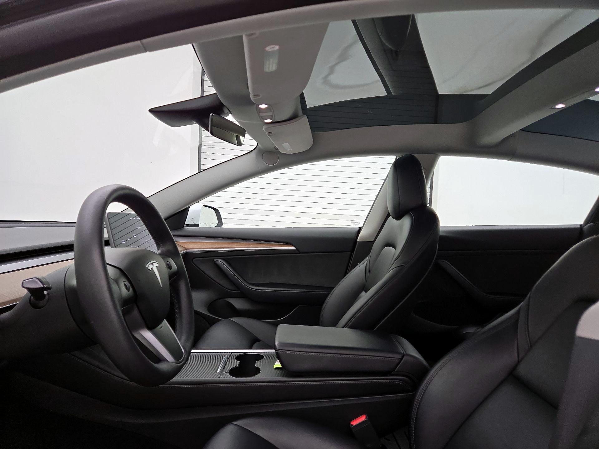 Thumbnail: 2023 Tesla Model 3 - 19