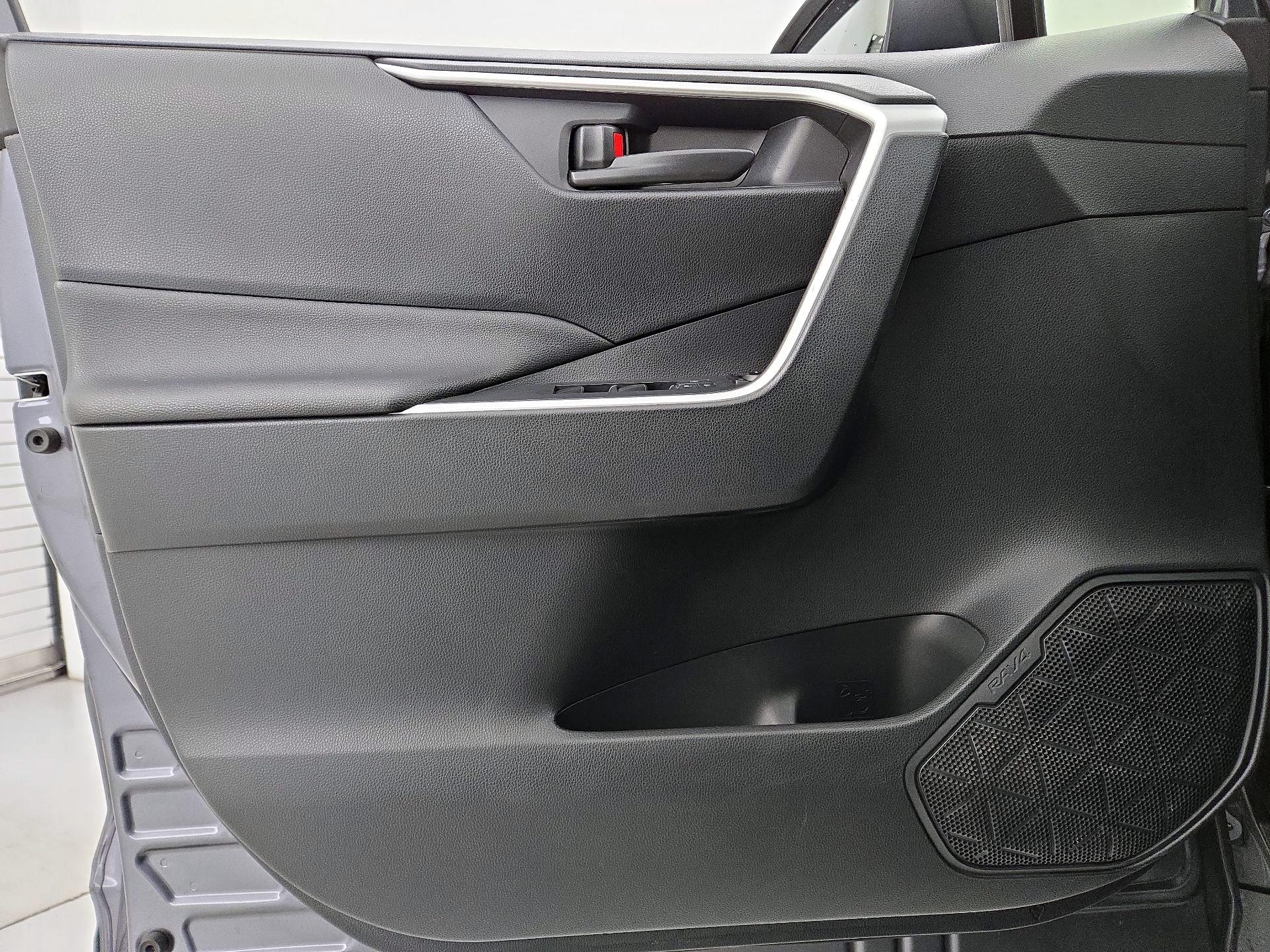 Thumbnail: 2019 Toyota RAV4 - 12