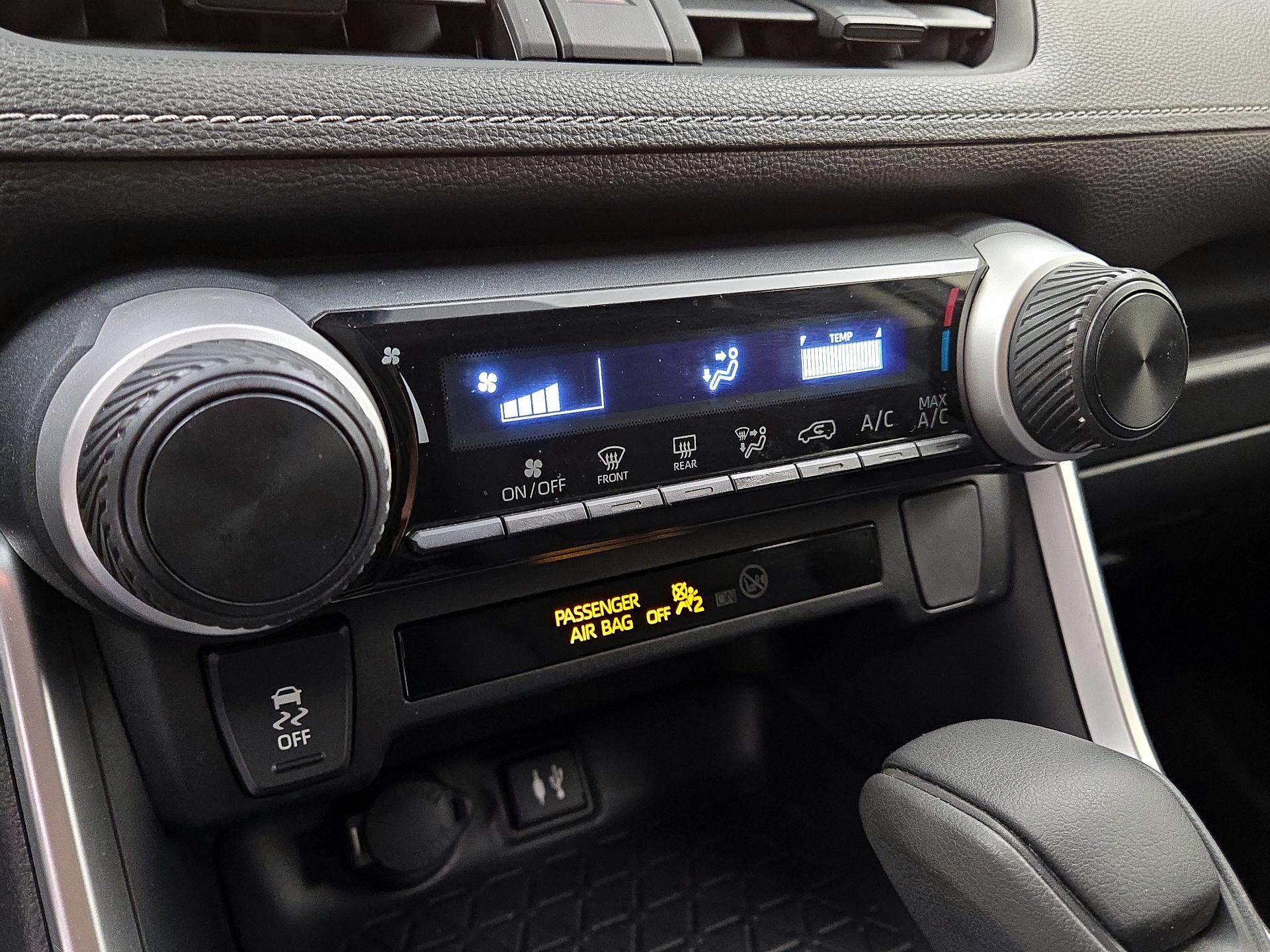 Thumbnail: 2019 Toyota RAV4 - 16