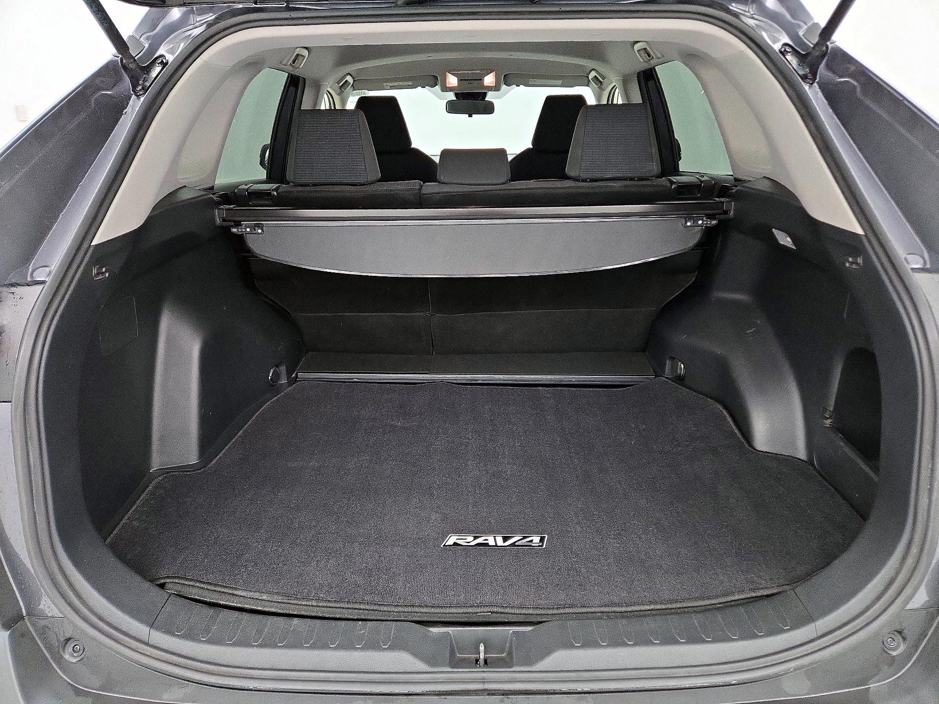 Thumbnail: 2019 Toyota RAV4 - 20