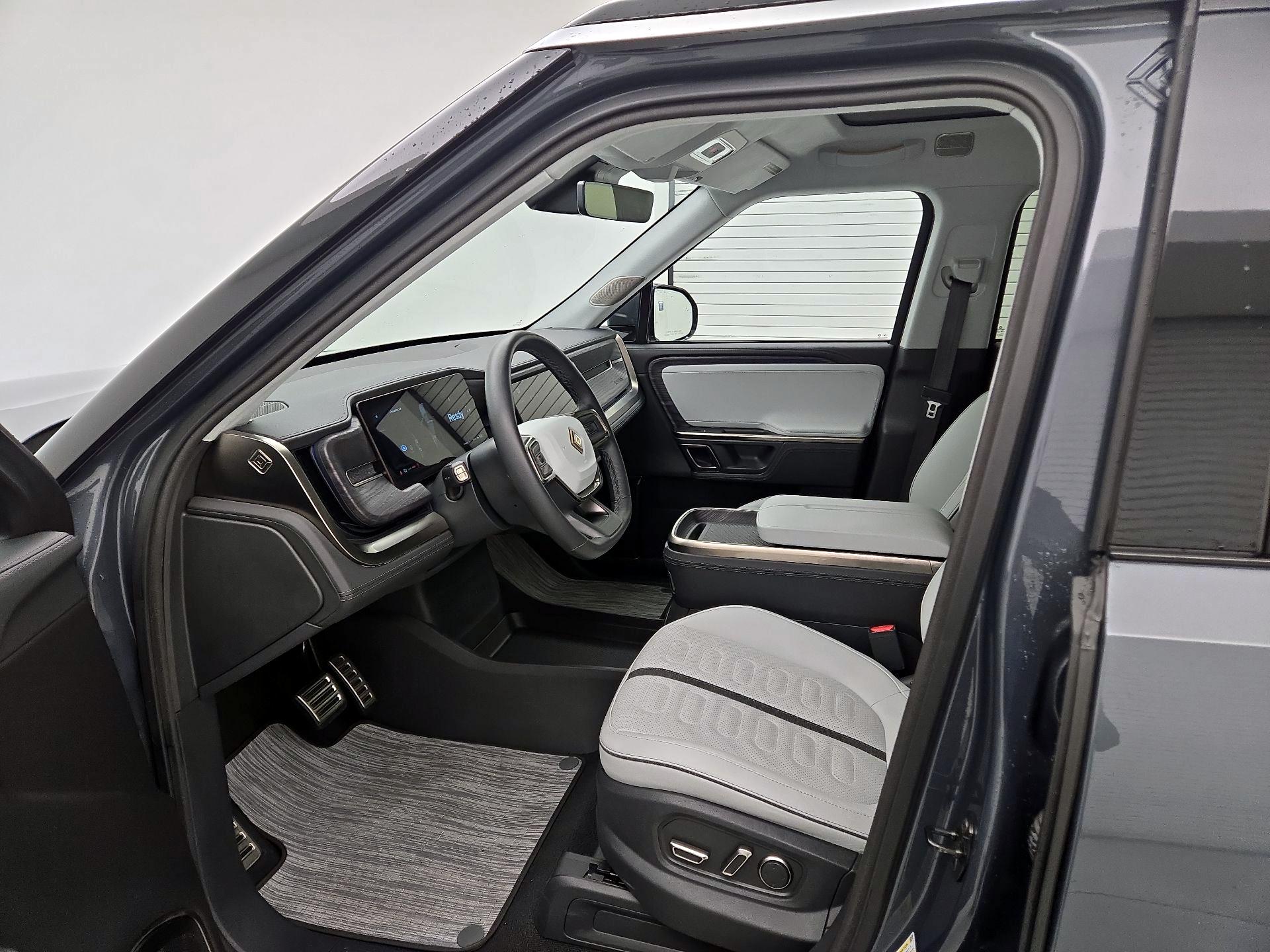 Thumbnail: 2023 Rivian R1S - 11