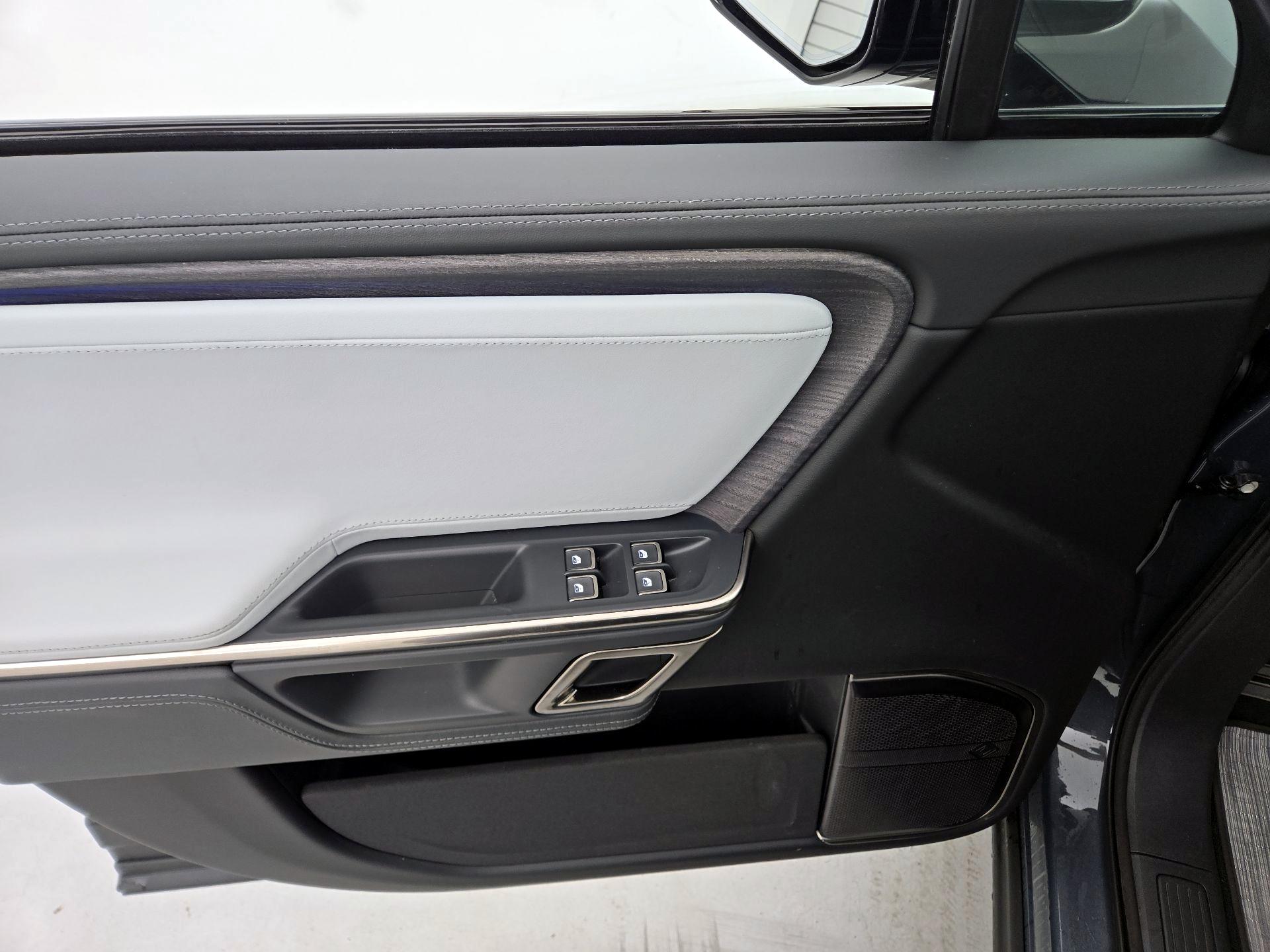 Thumbnail: 2023 Rivian R1S - 12