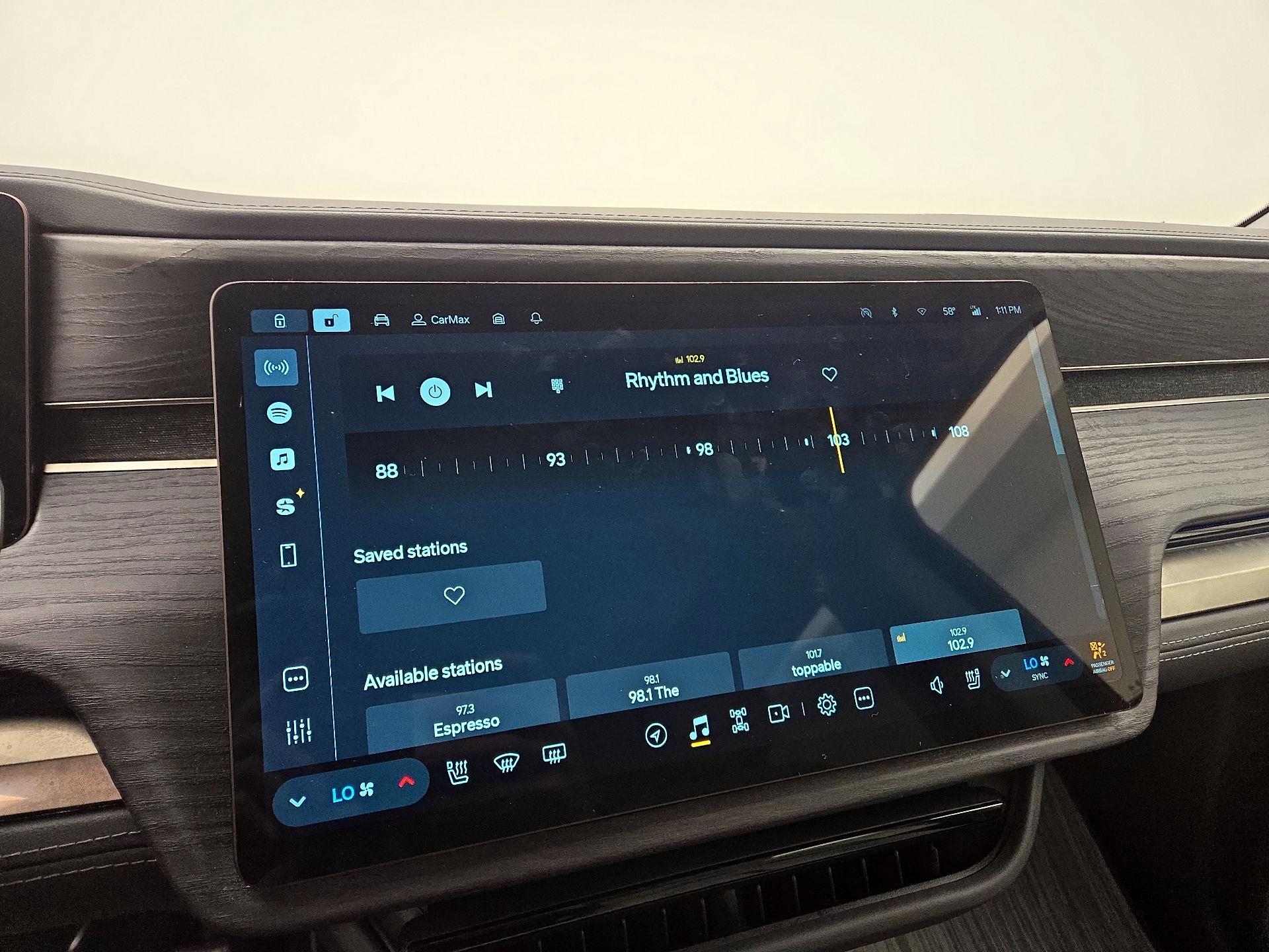 Thumbnail: 2023 Rivian R1S - 15