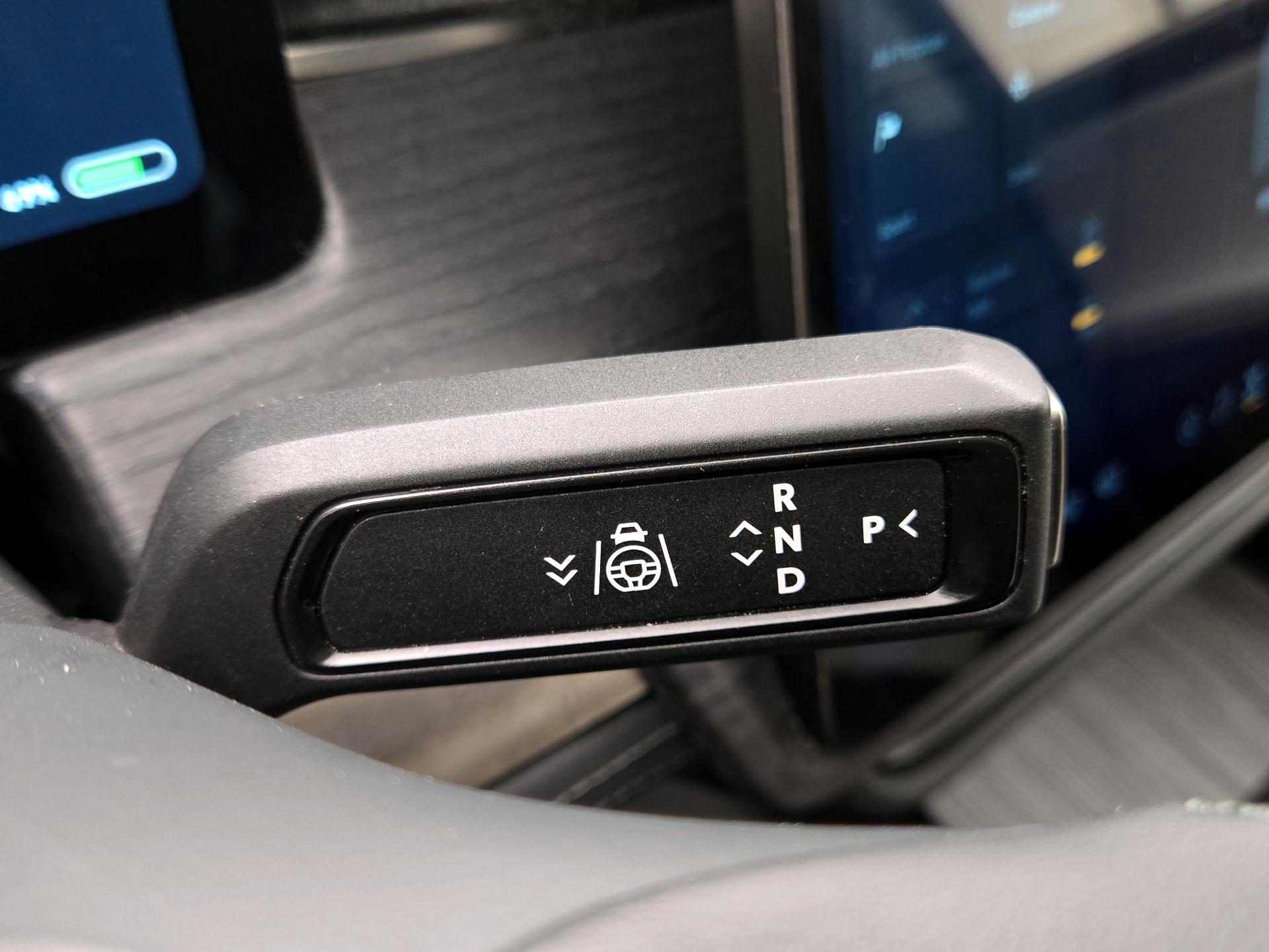 Thumbnail: 2023 Rivian R1S - 17