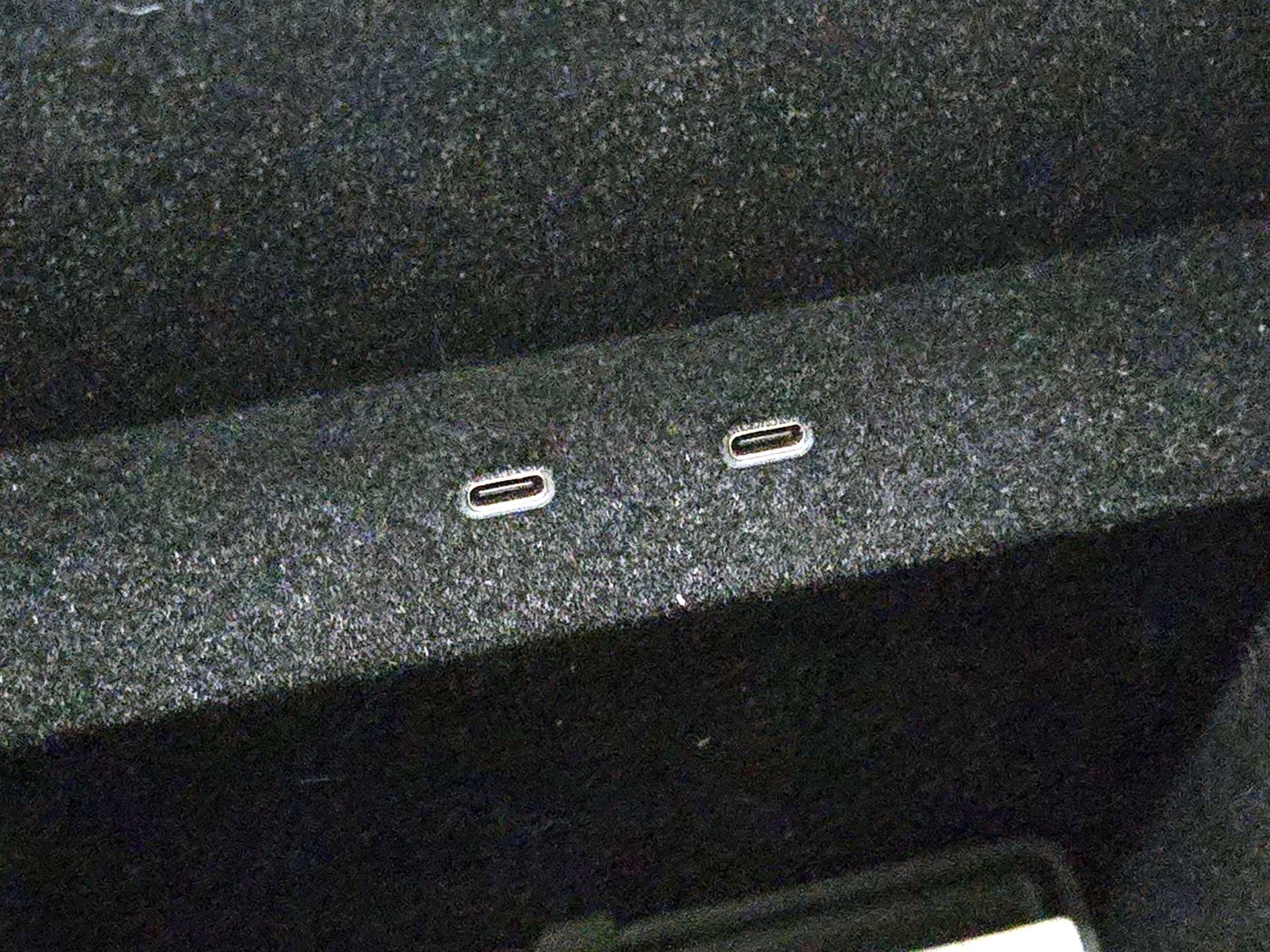 Thumbnail: 2023 Rivian R1S - 18