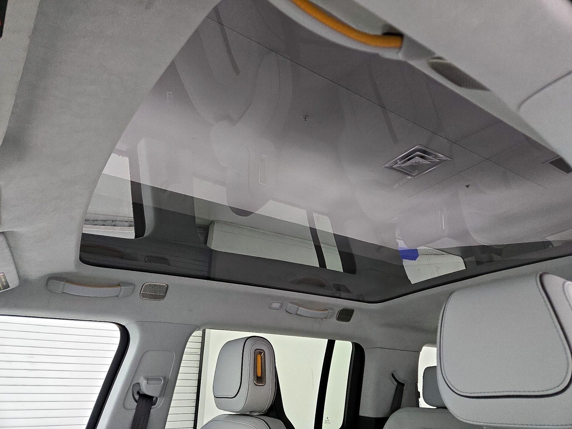 Thumbnail: 2023 Rivian R1S - 19