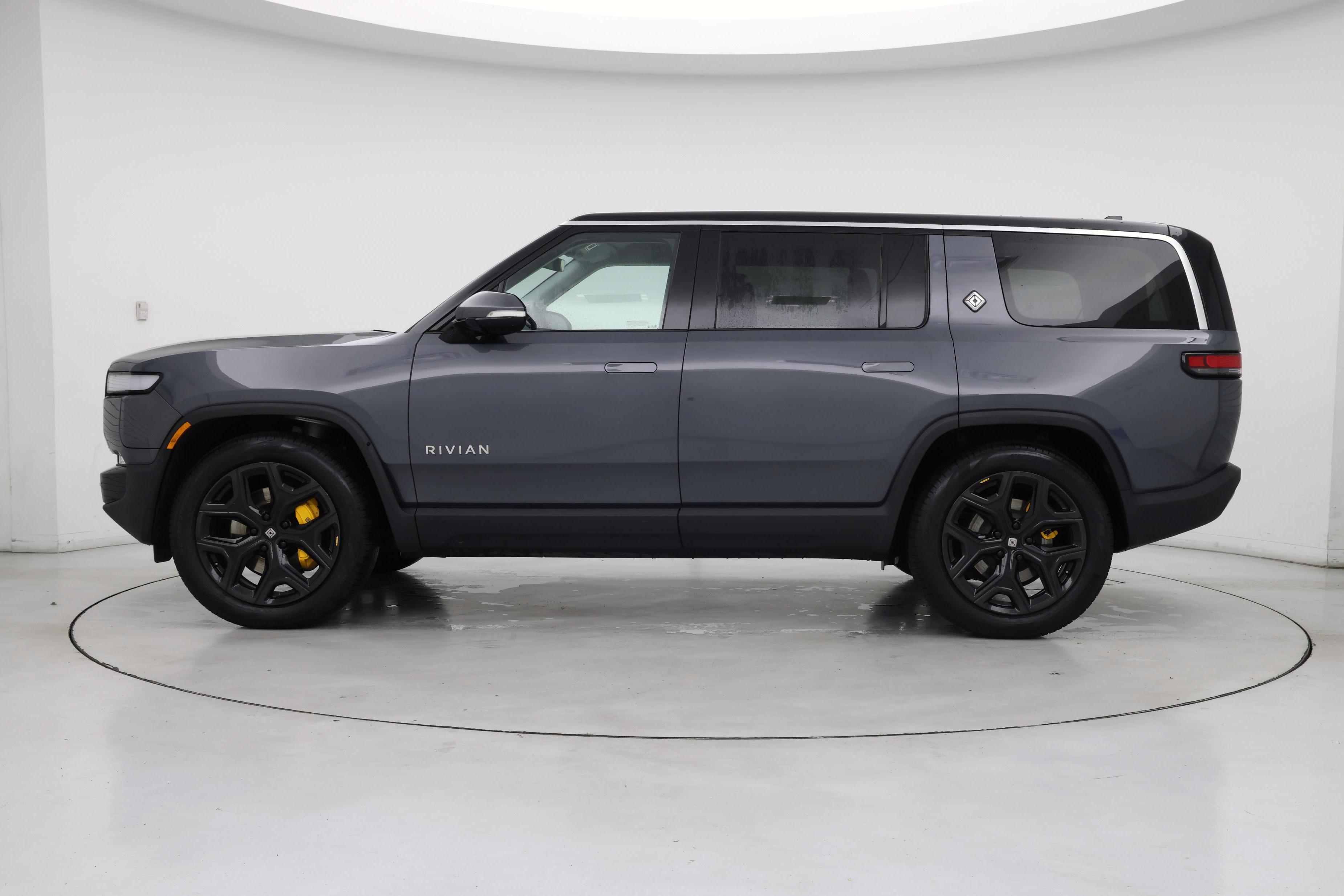 Thumbnail: 2023 Rivian R1S - 3