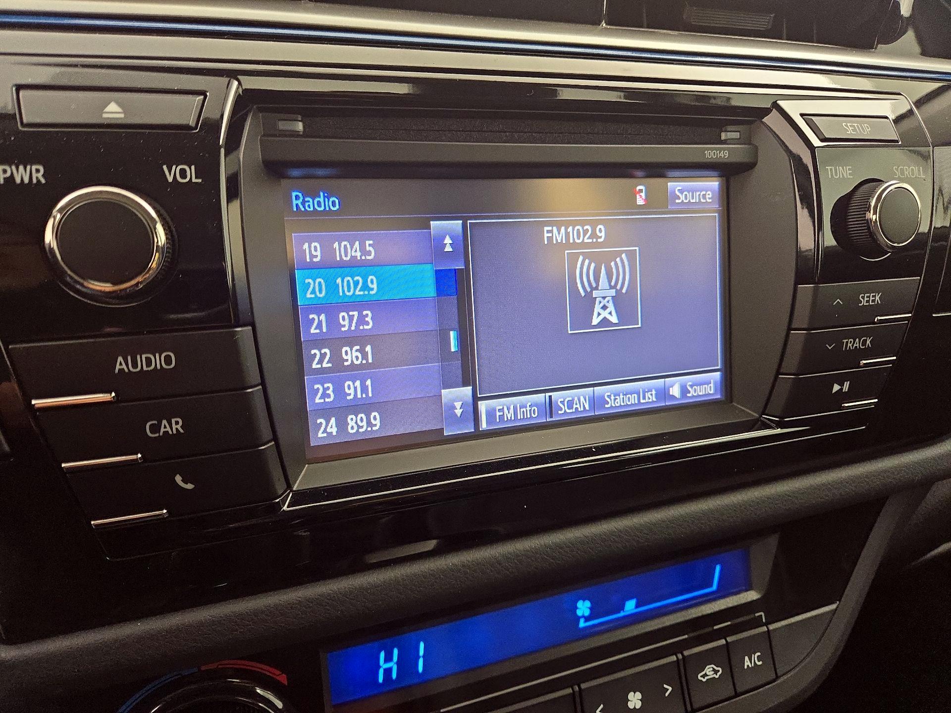 Thumbnail: 2015 Toyota Corolla - 15