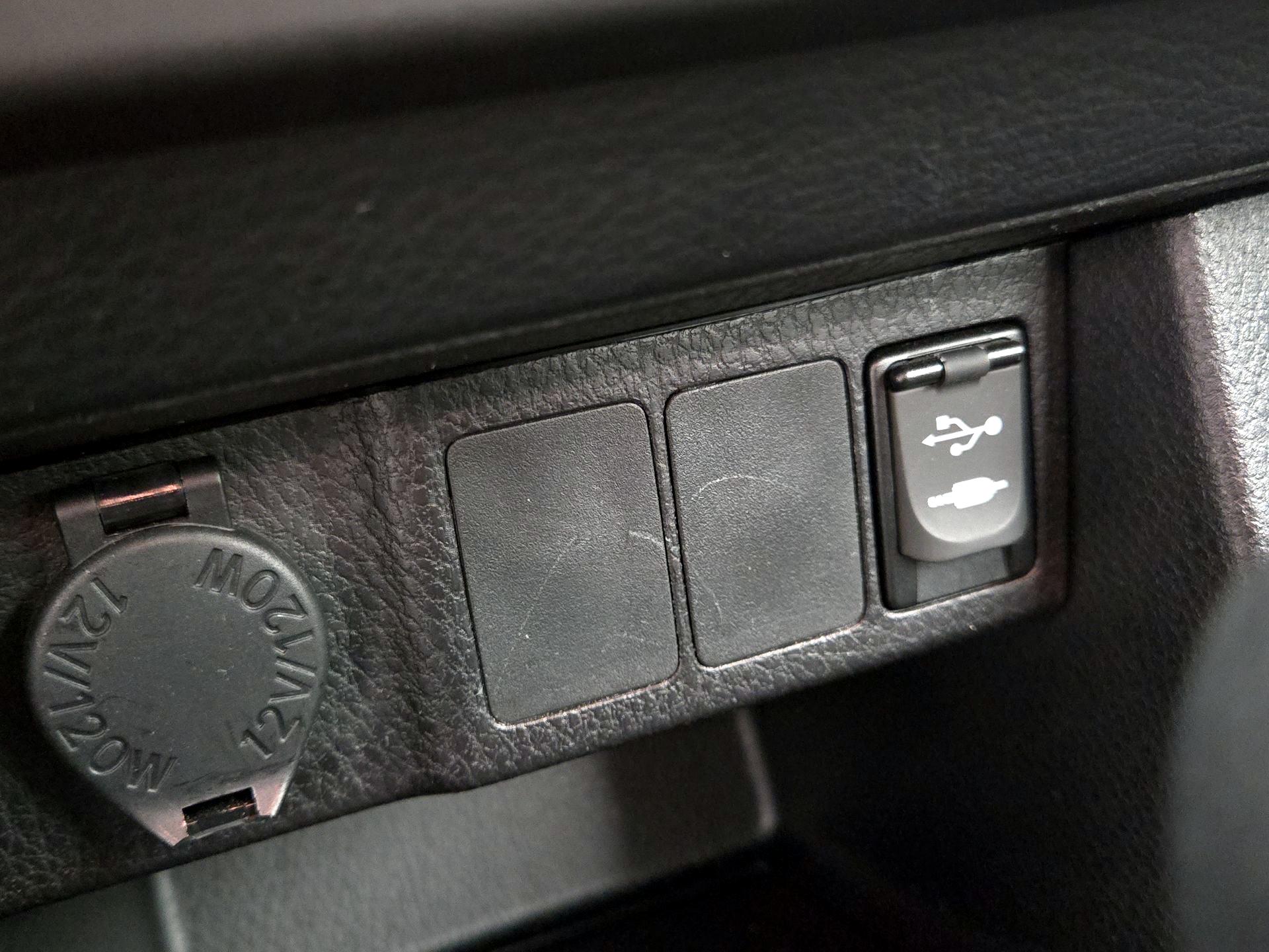 Thumbnail: 2015 Toyota Corolla - 18