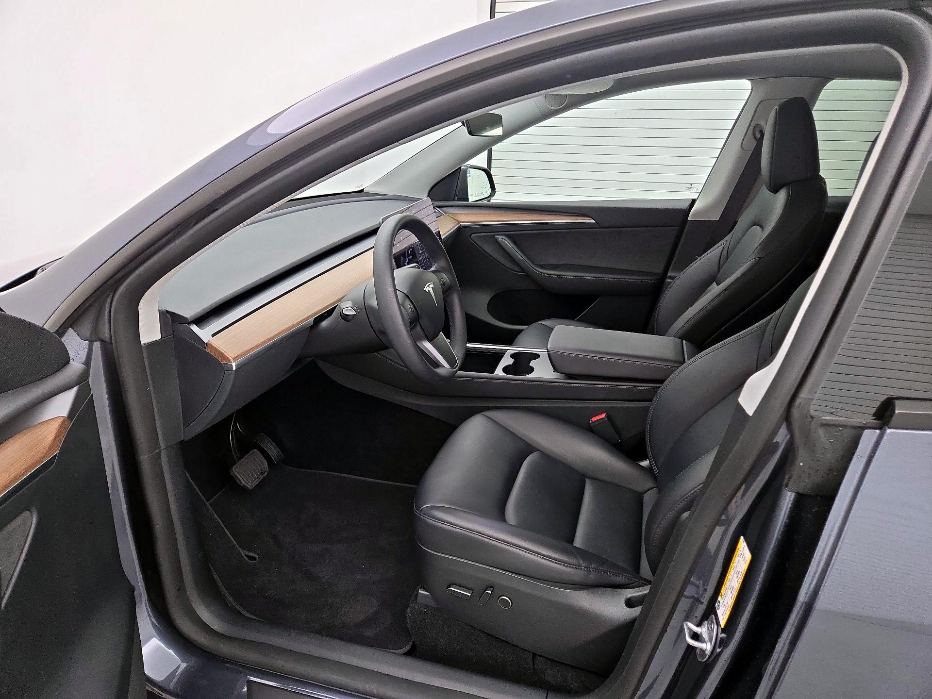 Thumbnail: 2023 Tesla Model Y - 11