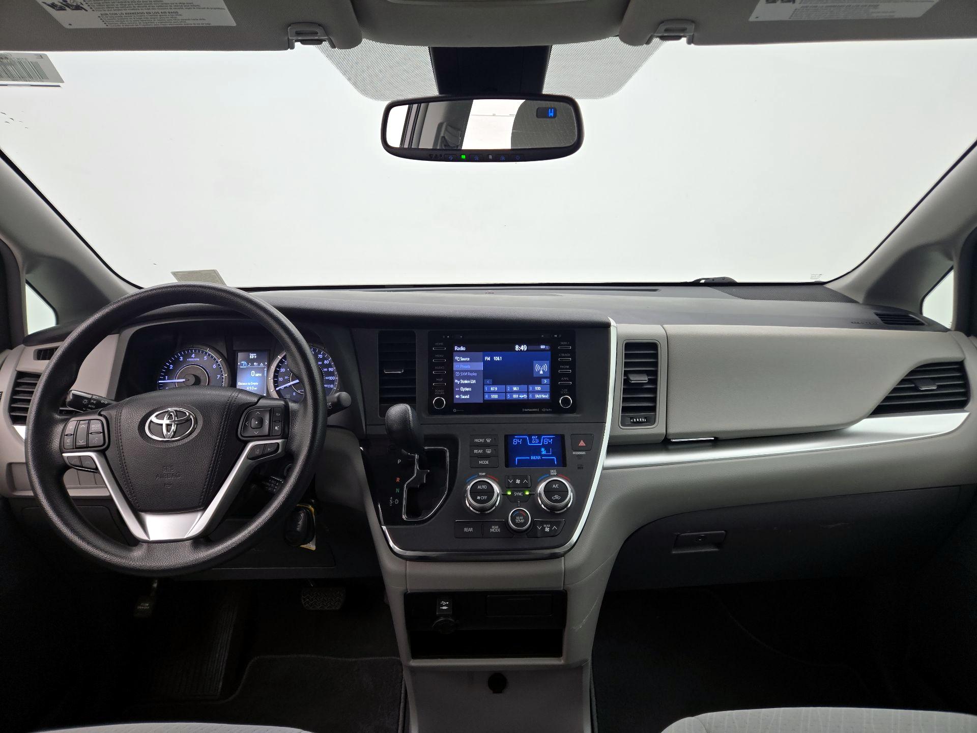 Thumbnail: 2019 Toyota Sienna - 9