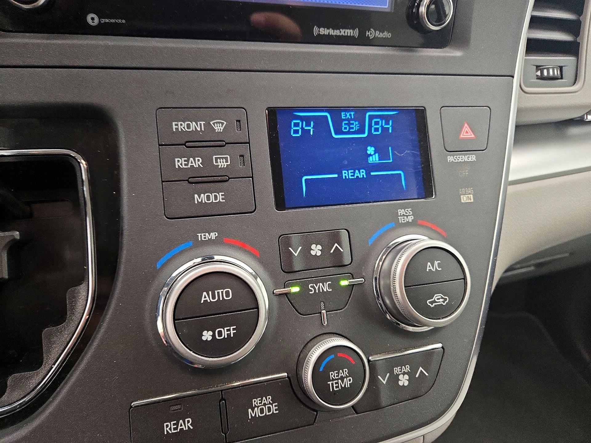 Thumbnail: 2019 Toyota Sienna - 17