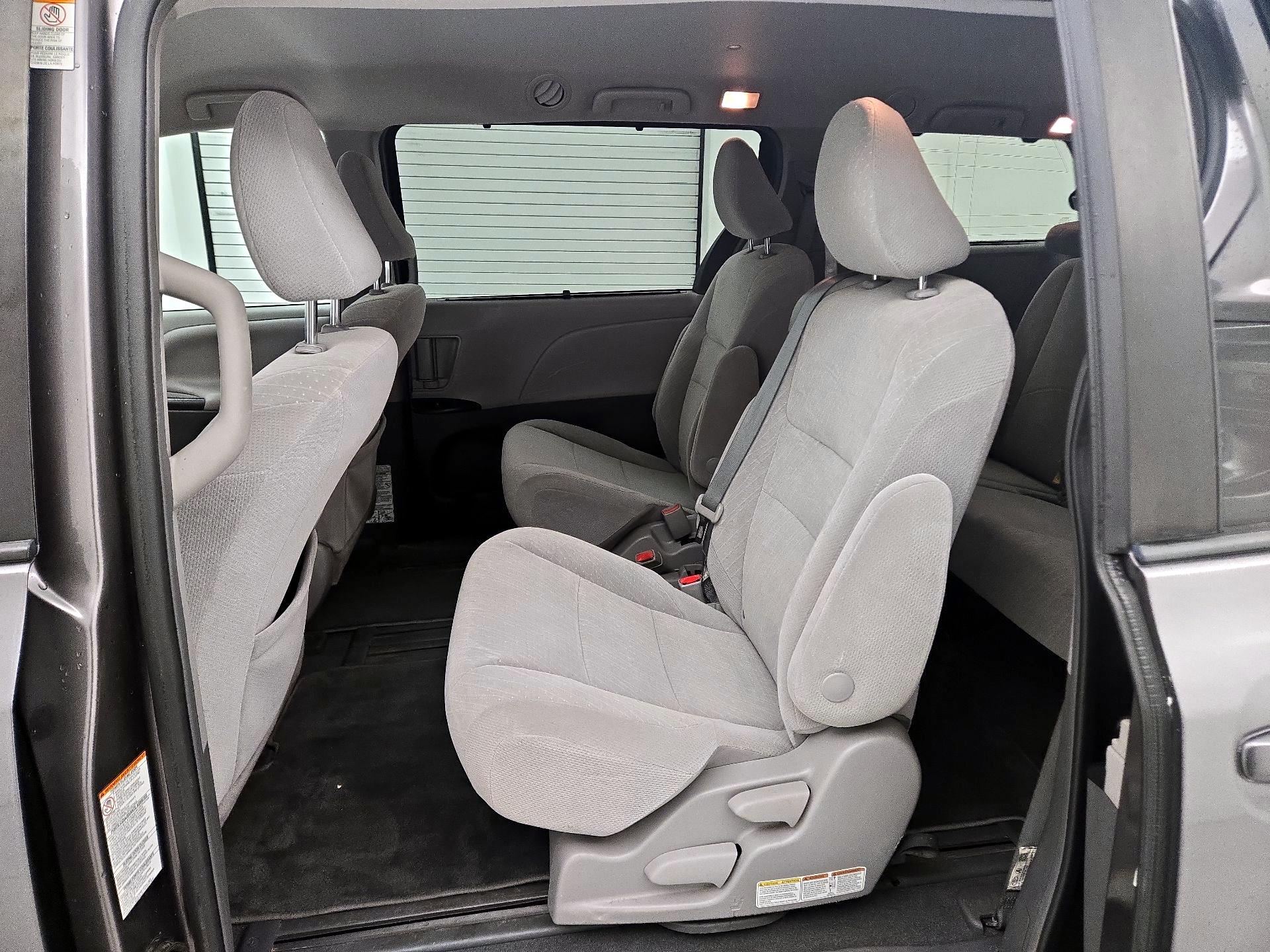 Thumbnail: 2019 Toyota Sienna - 20