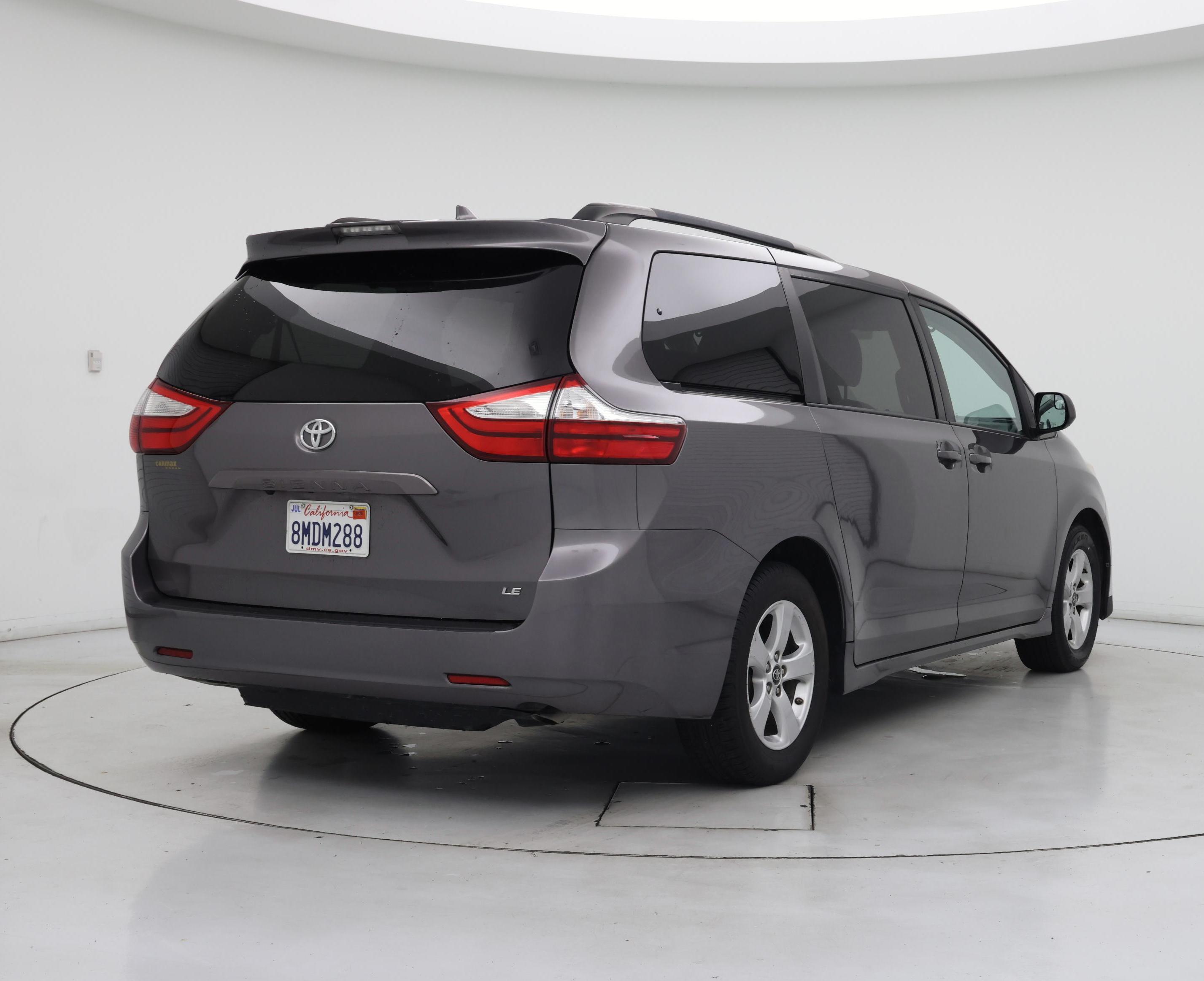 Thumbnail: 2019 Toyota Sienna - 8