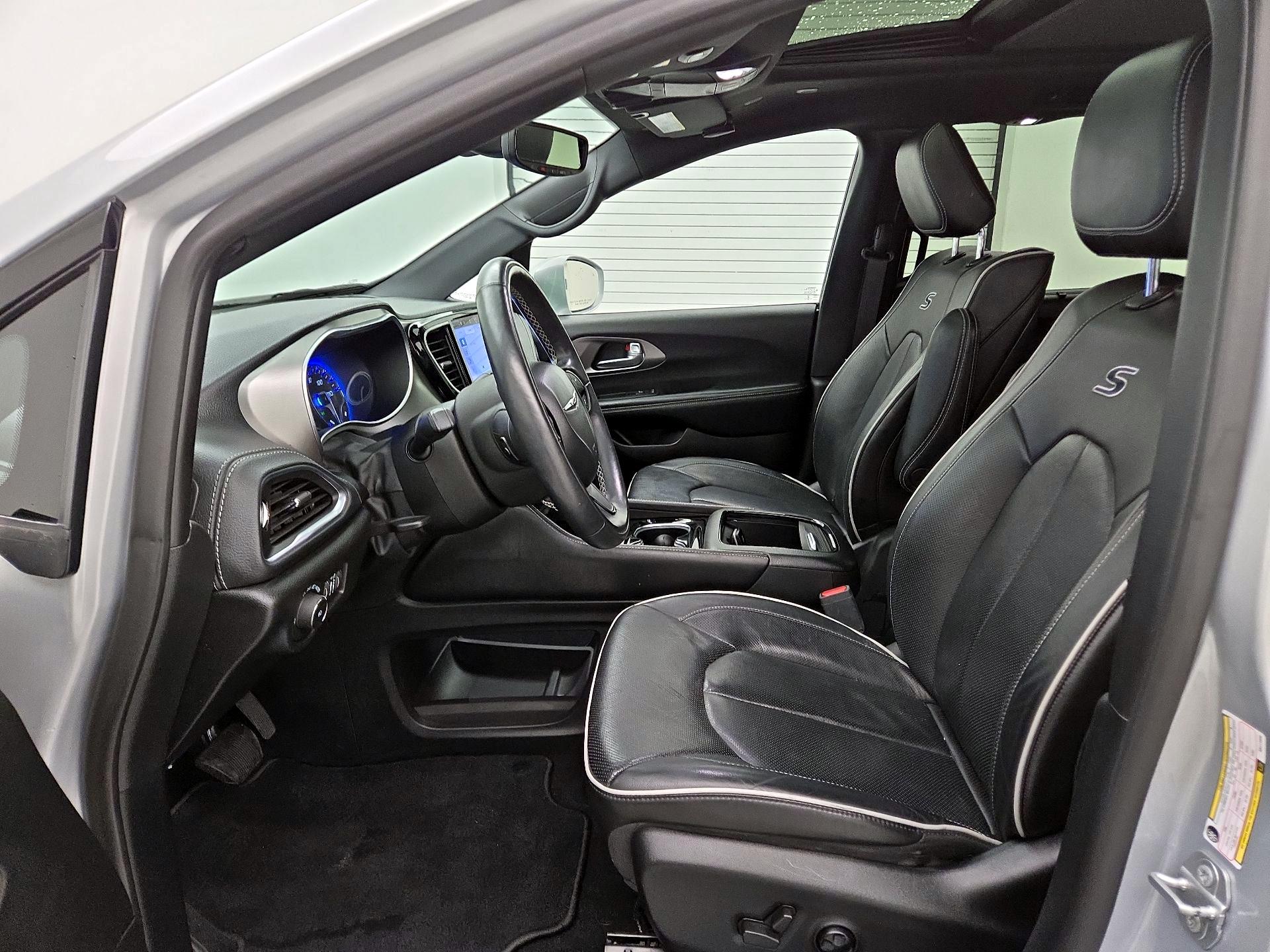 Thumbnail: 2022 Chrysler Pacifica - 11