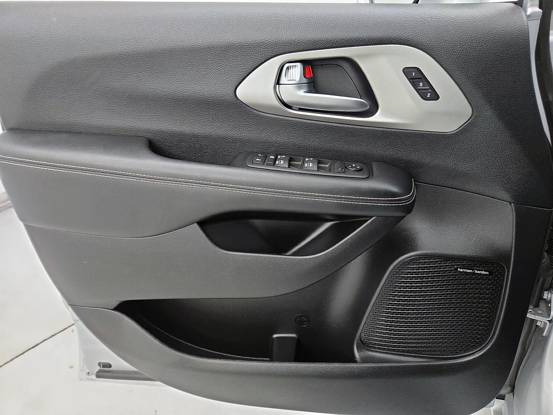 Thumbnail: 2022 Chrysler Pacifica - 12