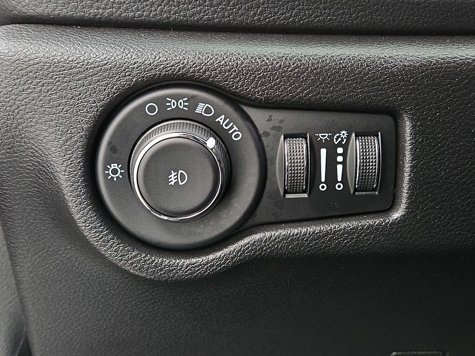 Thumbnail: 2022 Chrysler Pacifica - 13