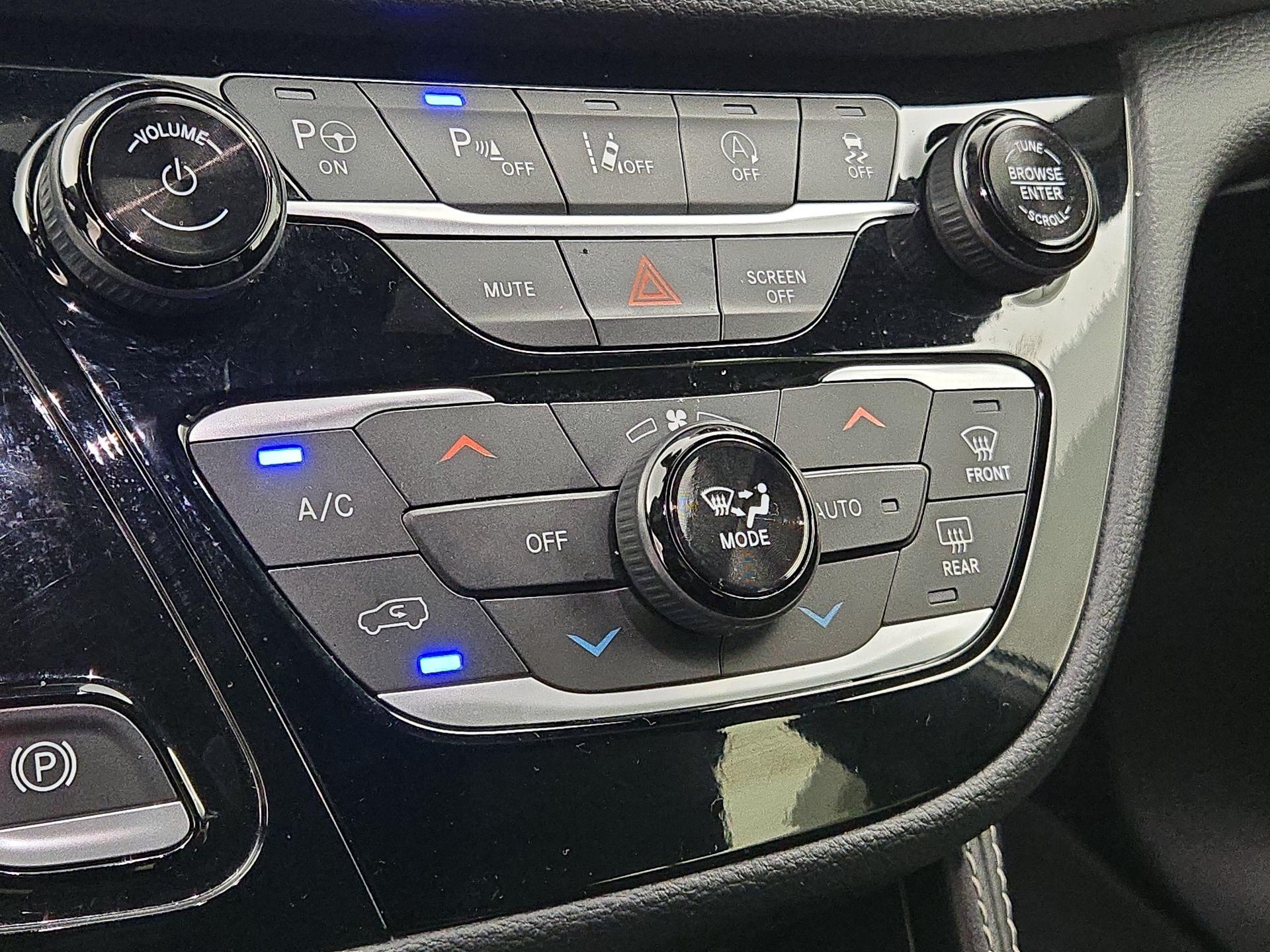 Thumbnail: 2022 Chrysler Pacifica - 16