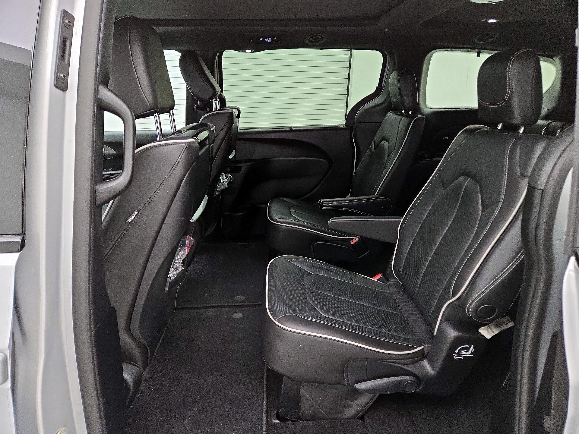 Thumbnail: 2022 Chrysler Pacifica - 20