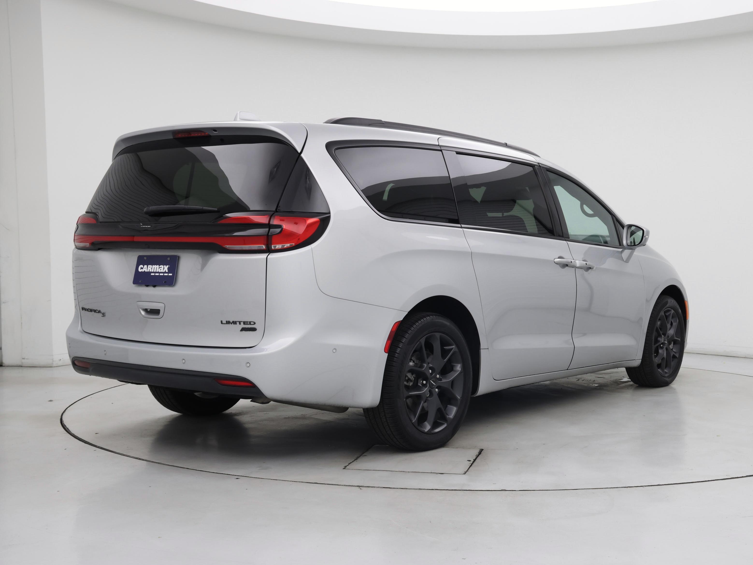 Thumbnail: 2022 Chrysler Pacifica - 8