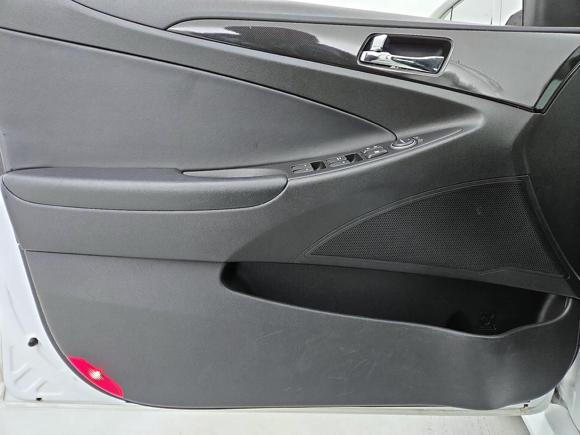 Thumbnail: 2014 Hyundai Sonata - 12