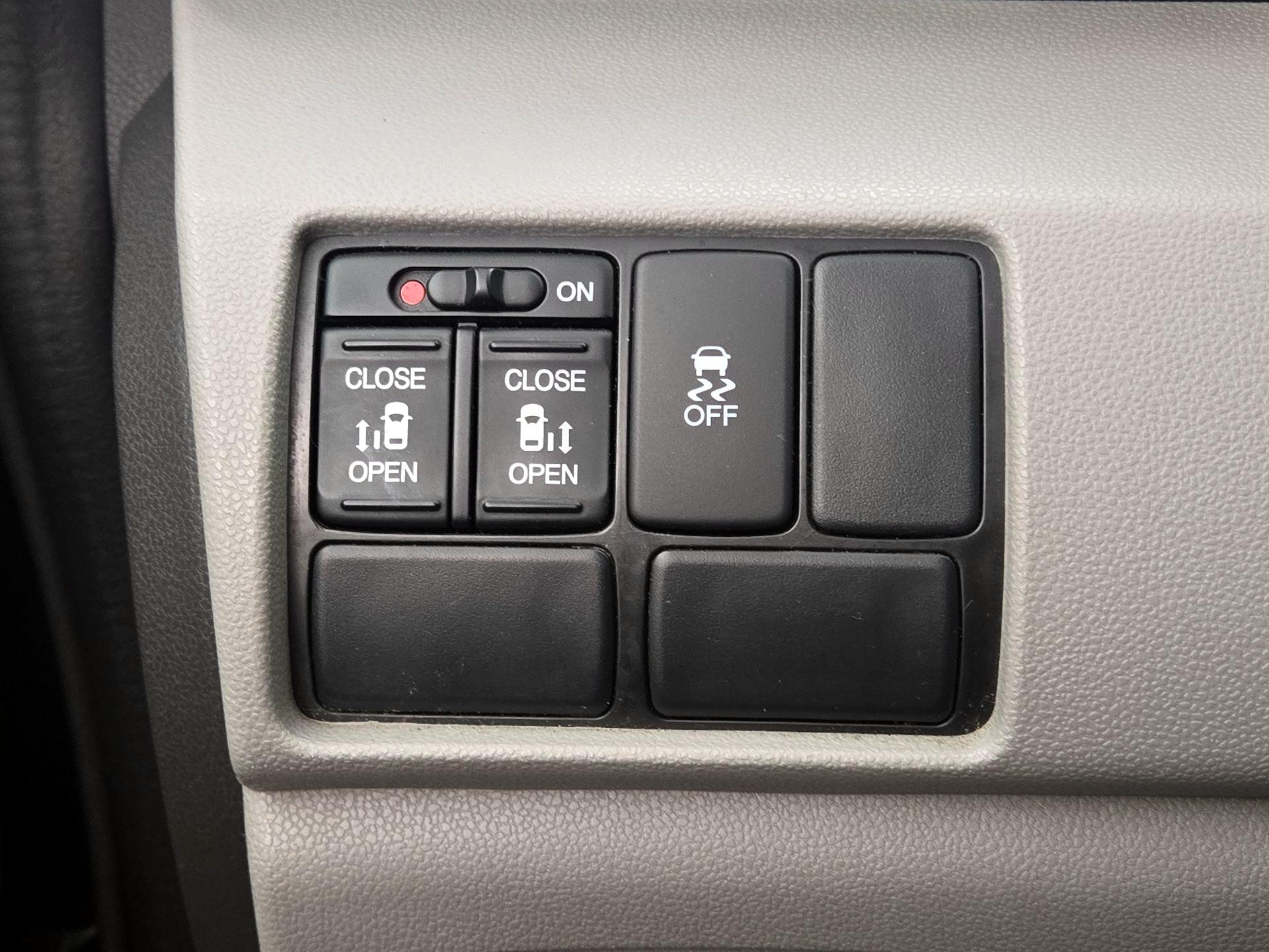 Thumbnail: 2014 Honda Odyssey - 13