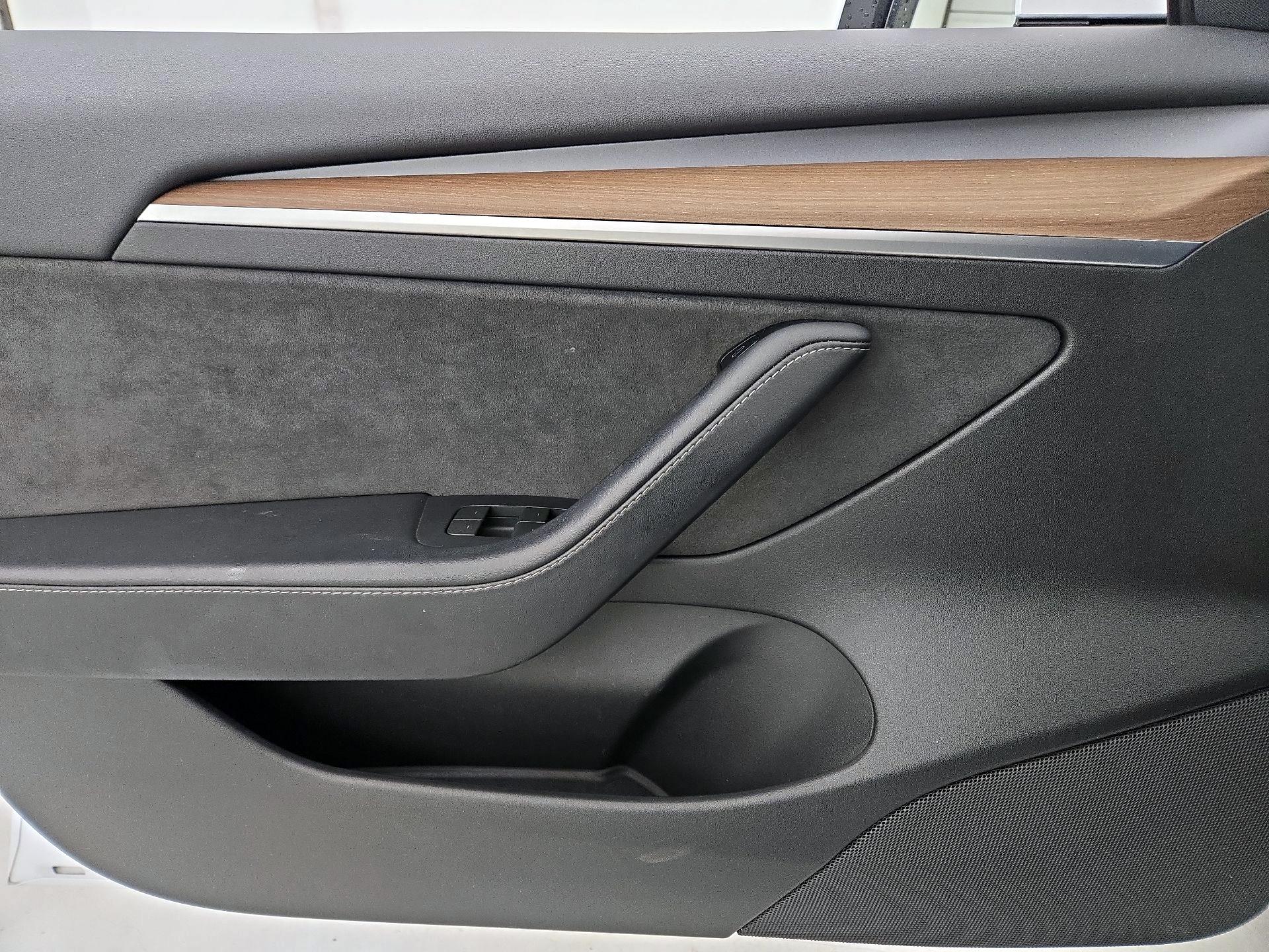 Thumbnail: 2022 Tesla Model 3 - 12