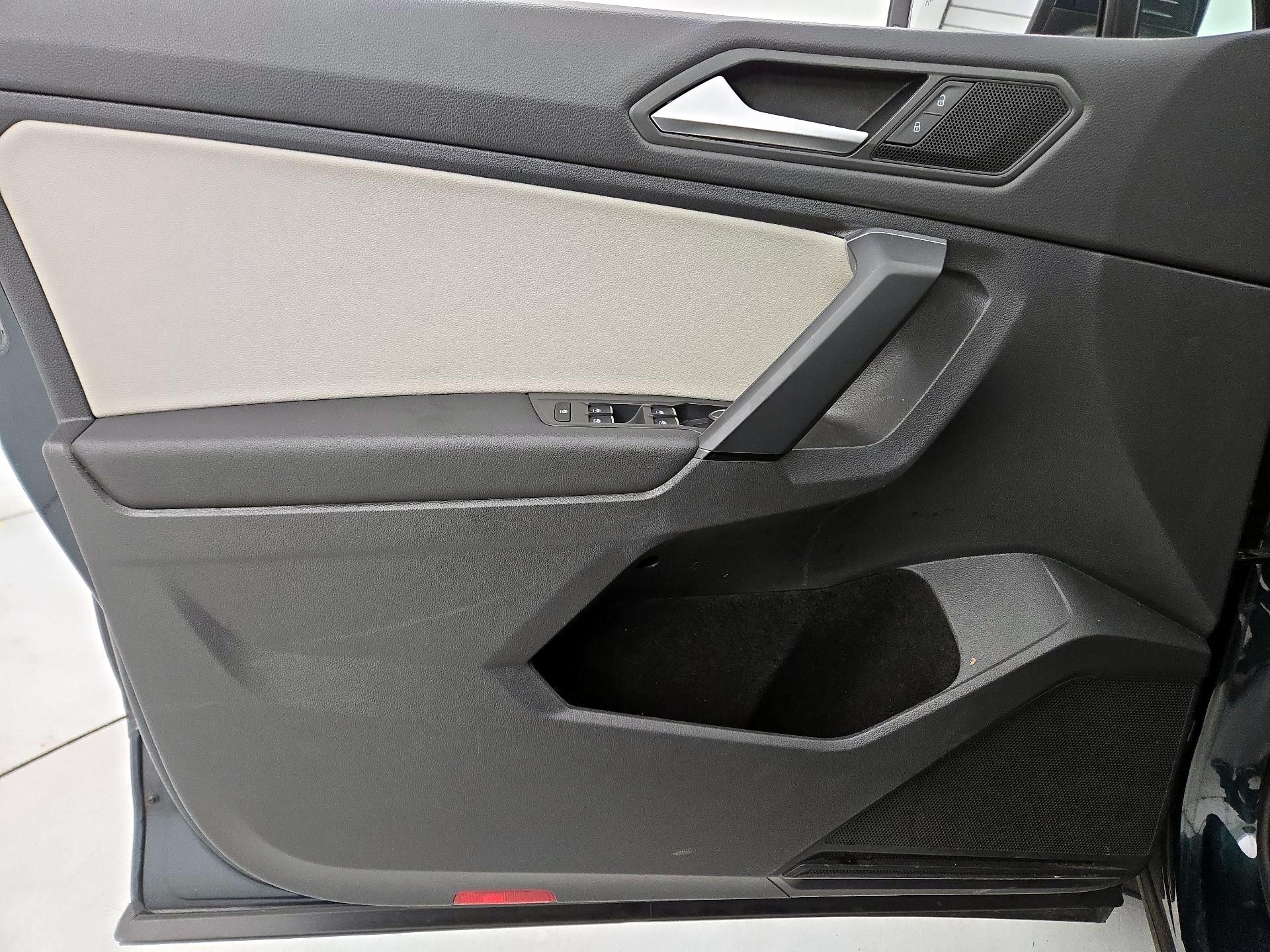 Thumbnail: 2019 Volkswagen Tiguan - 12