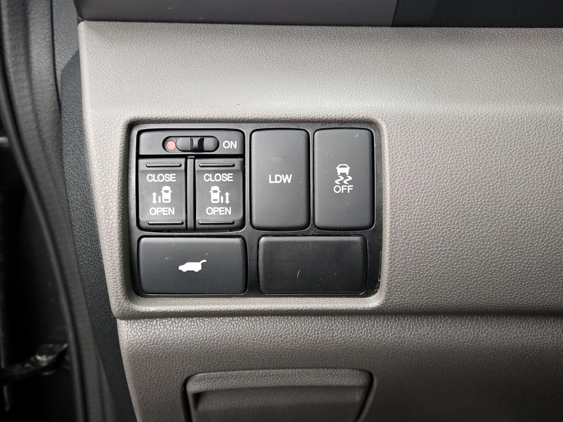 Thumbnail: 2015 Honda Odyssey - 13